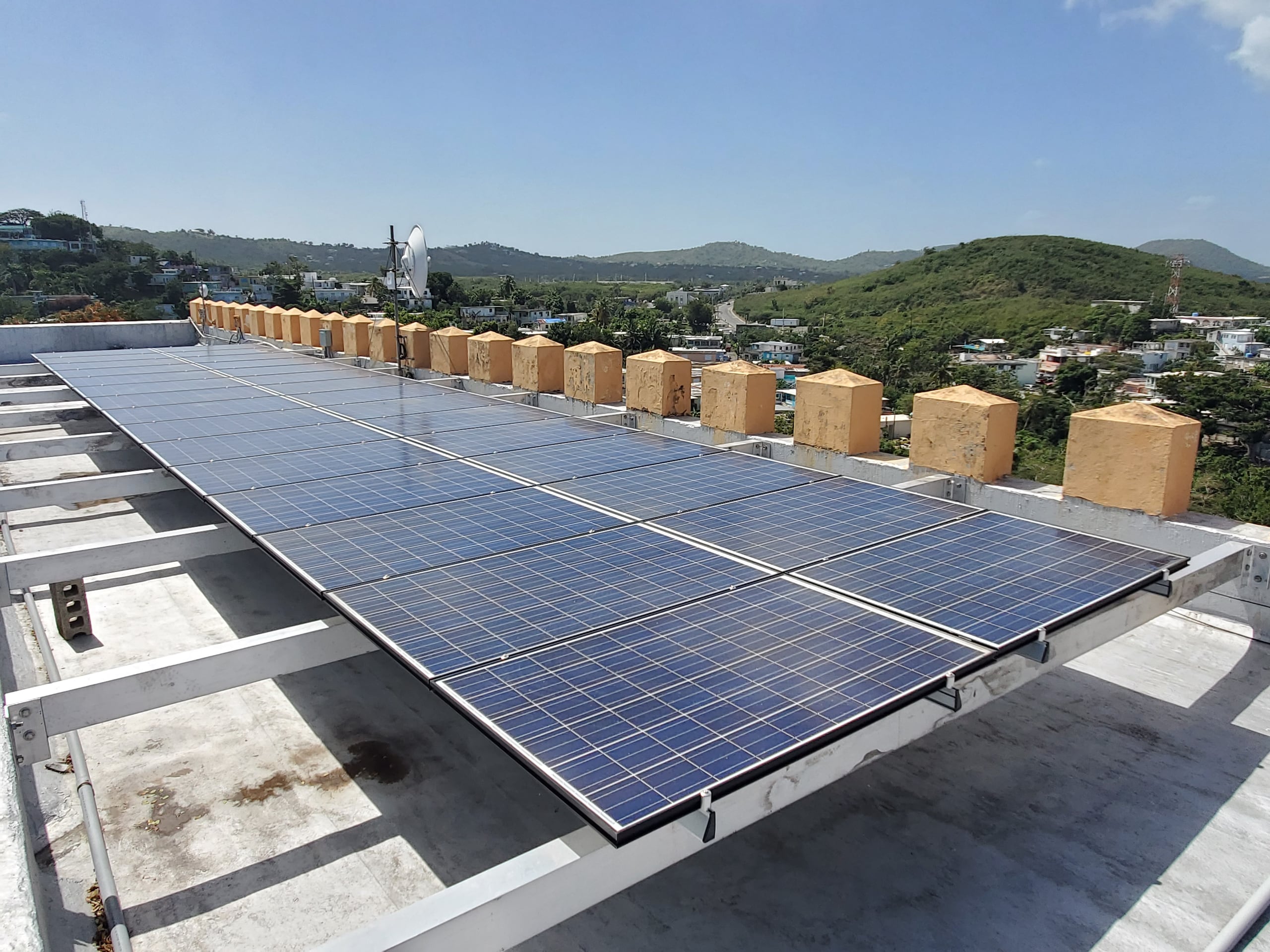 Por ley es ilegal que cualquier persona practique u ofrezca sus servicios dando la impresión de alguna manera que es un perito electricista, indicó el Colegio de Peritos Electricistas.