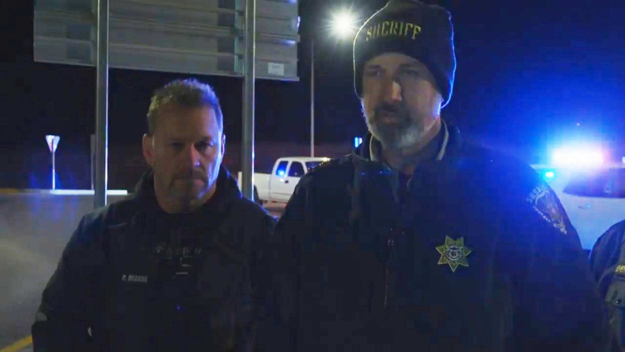 Brad Cole, jefe de la policía del Condado Christian, en Missouri, habla con reporteros la madrugada del martes 24 de febrero de 2026, en el condado Christian, Missouri.