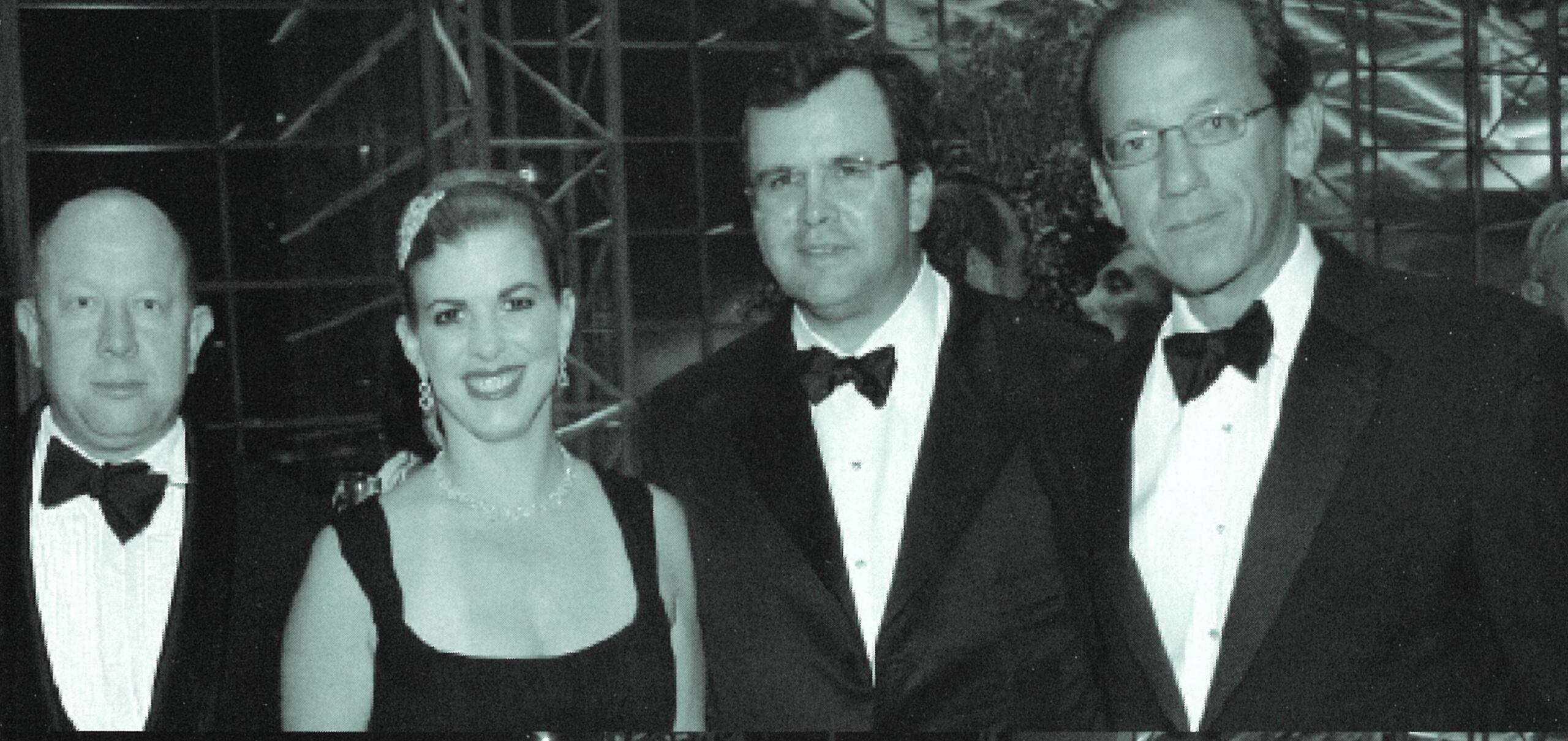 La exposición itinerante Masterpieces impulsó la creatividad temática de la gala “El Grand Tour” en 2017. En el orden acostumbrado: Gerd Harry Lybke; María y Alberto de la Cruz, y Cyril Meduña.