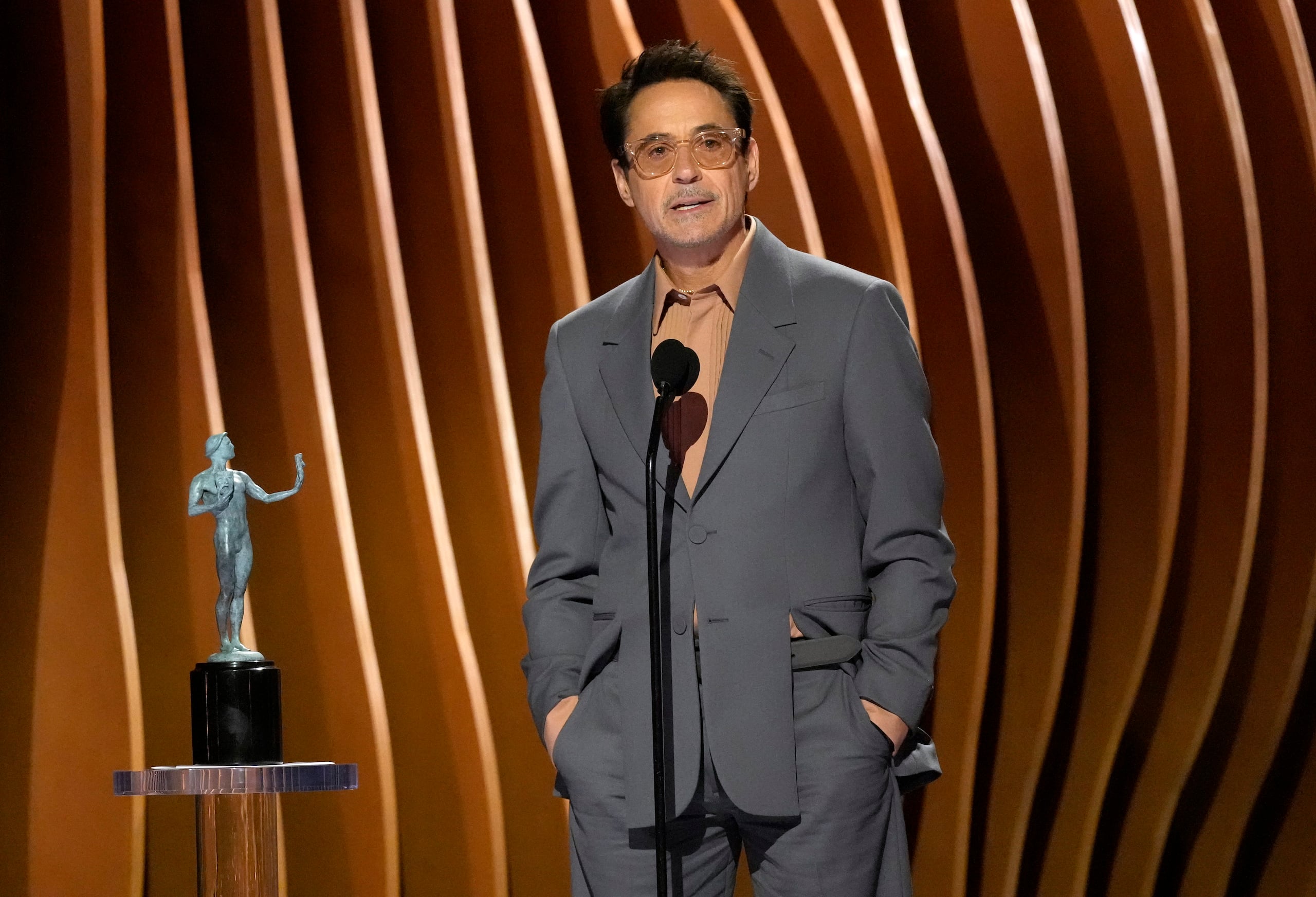 Tras recibir el premio como mejor actor de reparto del Sindicato de Actores por su papel en "Oppenheimer", Downey Jr. se perfila como favorito para alzarse con el Oscar.