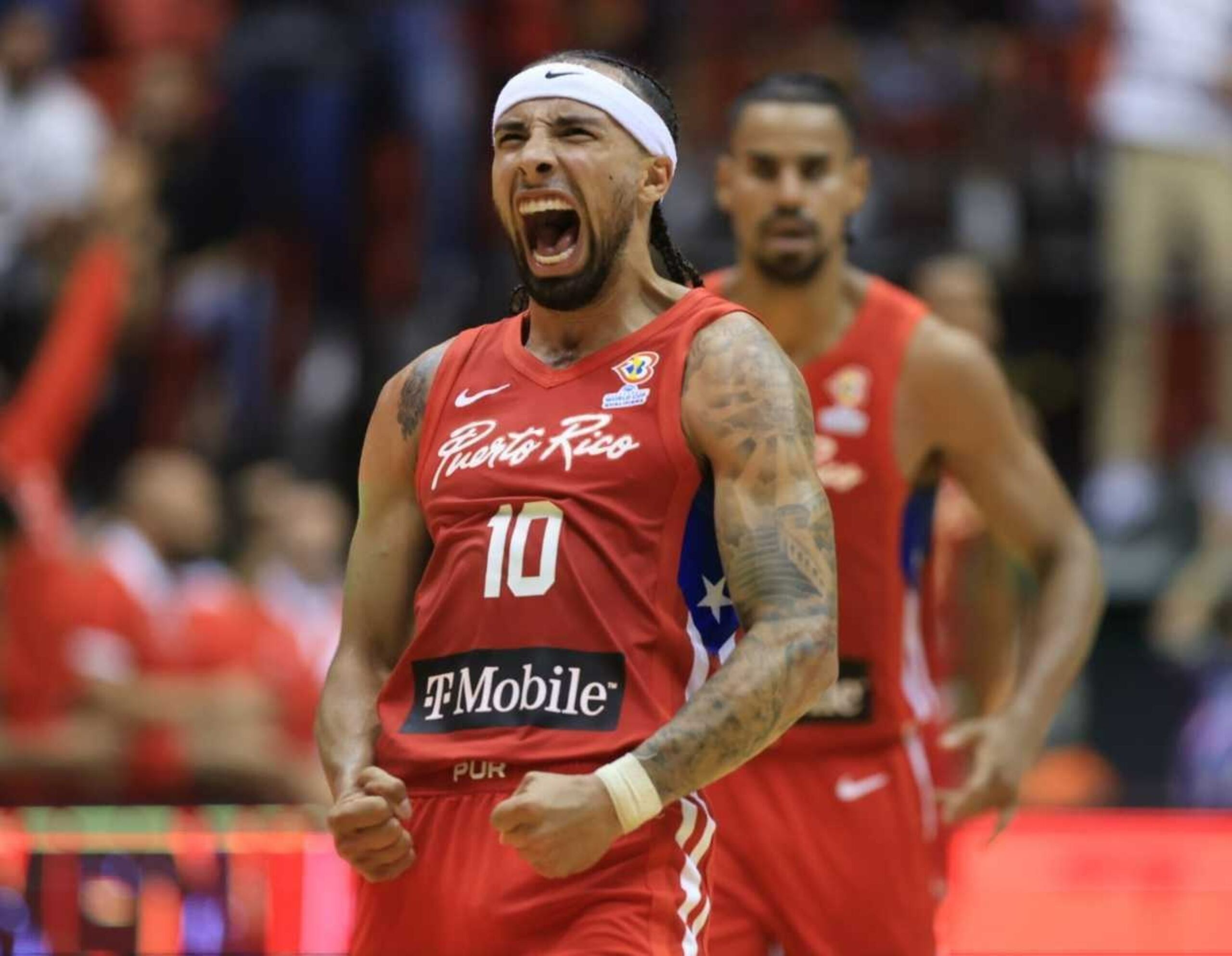 José Alvarado celebra tras una jugada en un partido ante México con la Selección de Puerto Rico.