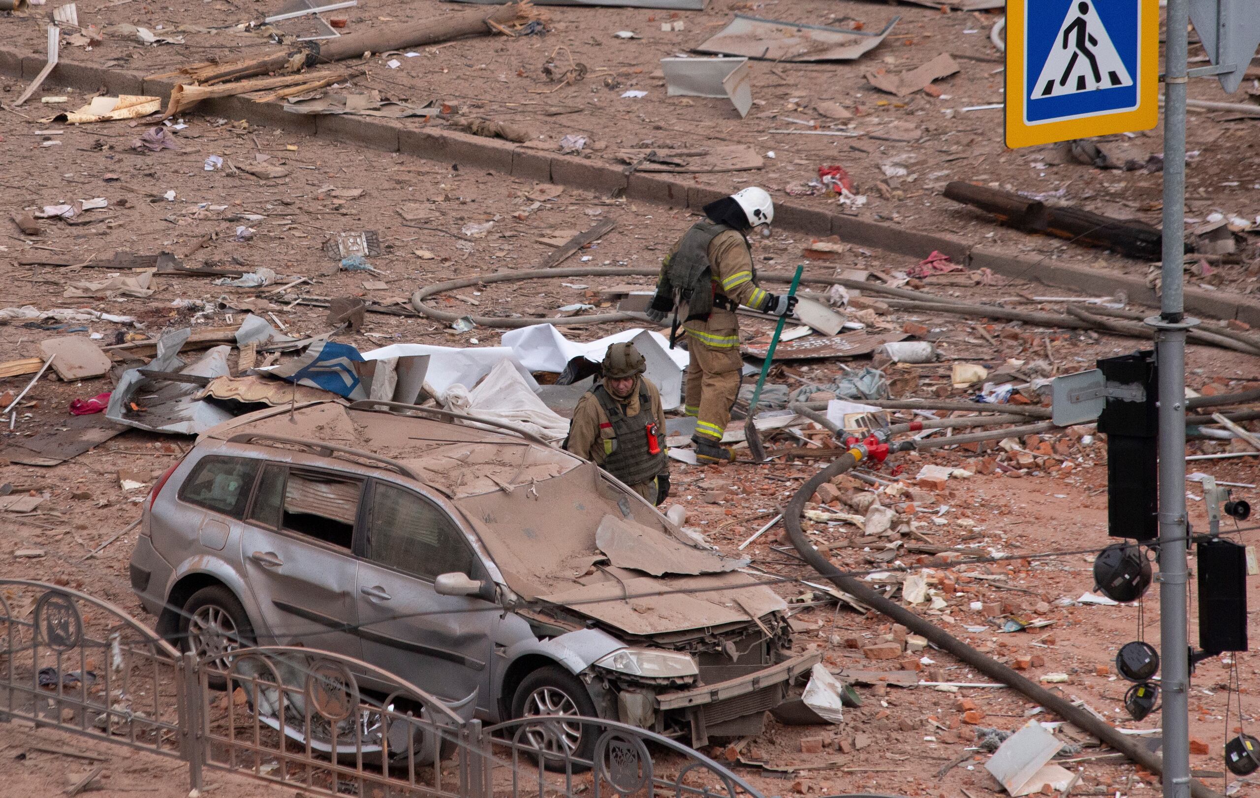 Los escombros dejados por el ataque ruso en Járkov, en el noreste de Ucrania. (EFE/EPA/PAVLO PAKHOMENKO)