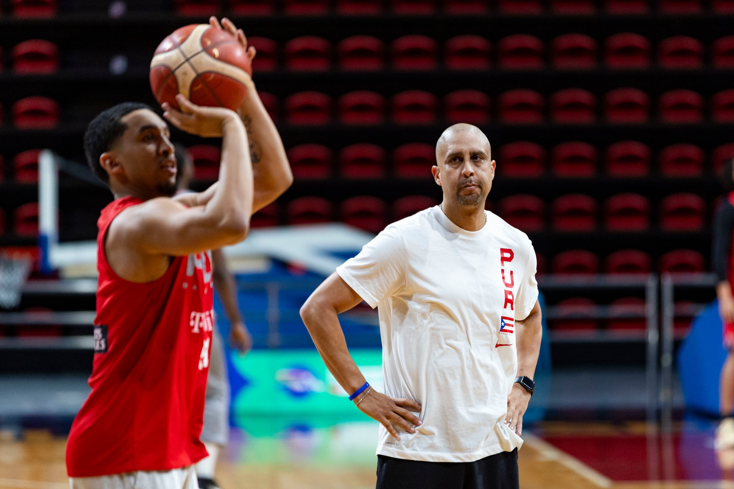 Tremont Waters no tiene temor a cometer errores al hablar en español. Eso sí, cada vez que va a hacerlo en algún lugar oficial, como una conferencia de prensa, le pregunta al entrenador Nelson Colón cómo se dicen ciertas palabras.