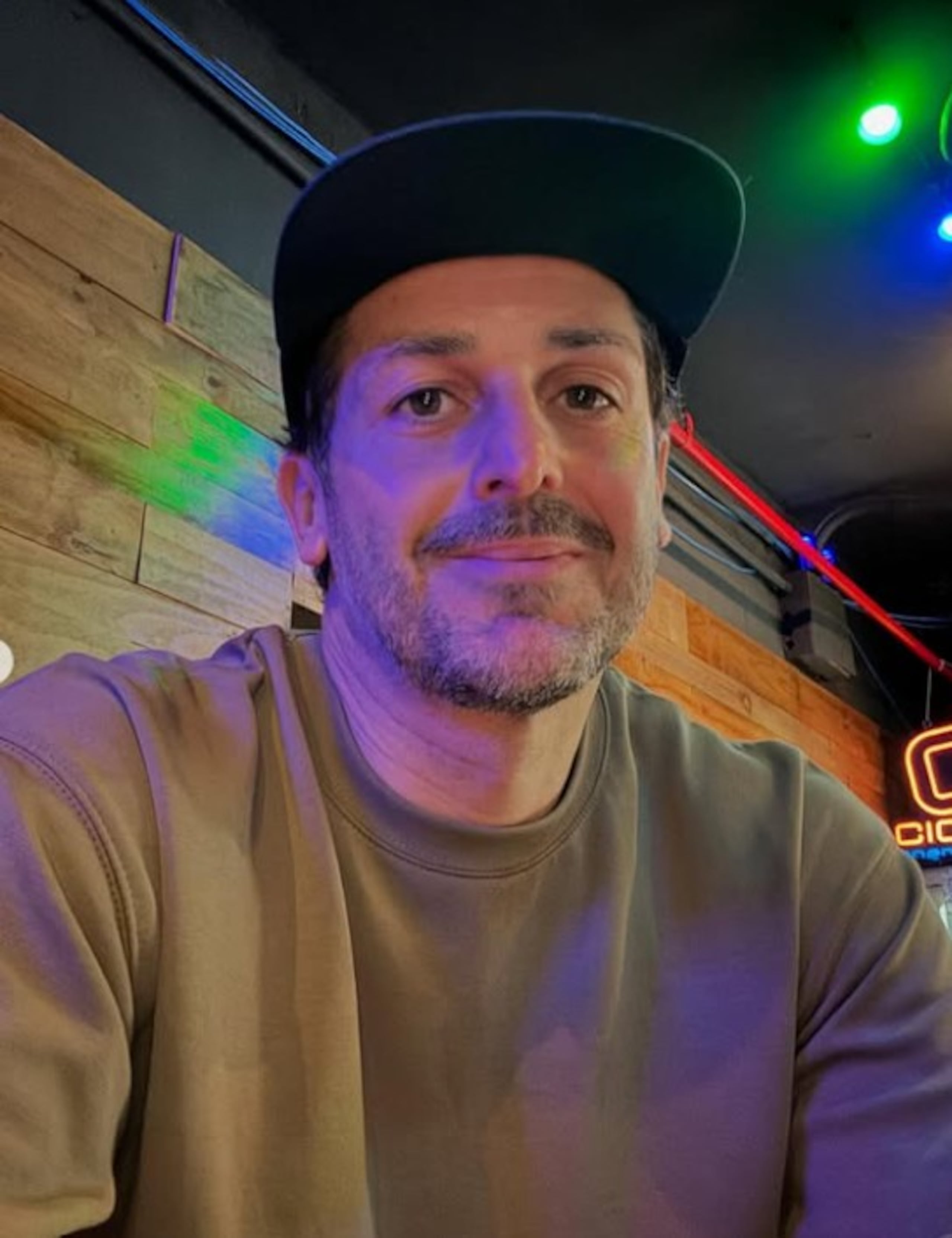 Jonathan Cardenales recurrió a sus redes para pedir oración por la salud de su niño de siete semanas.