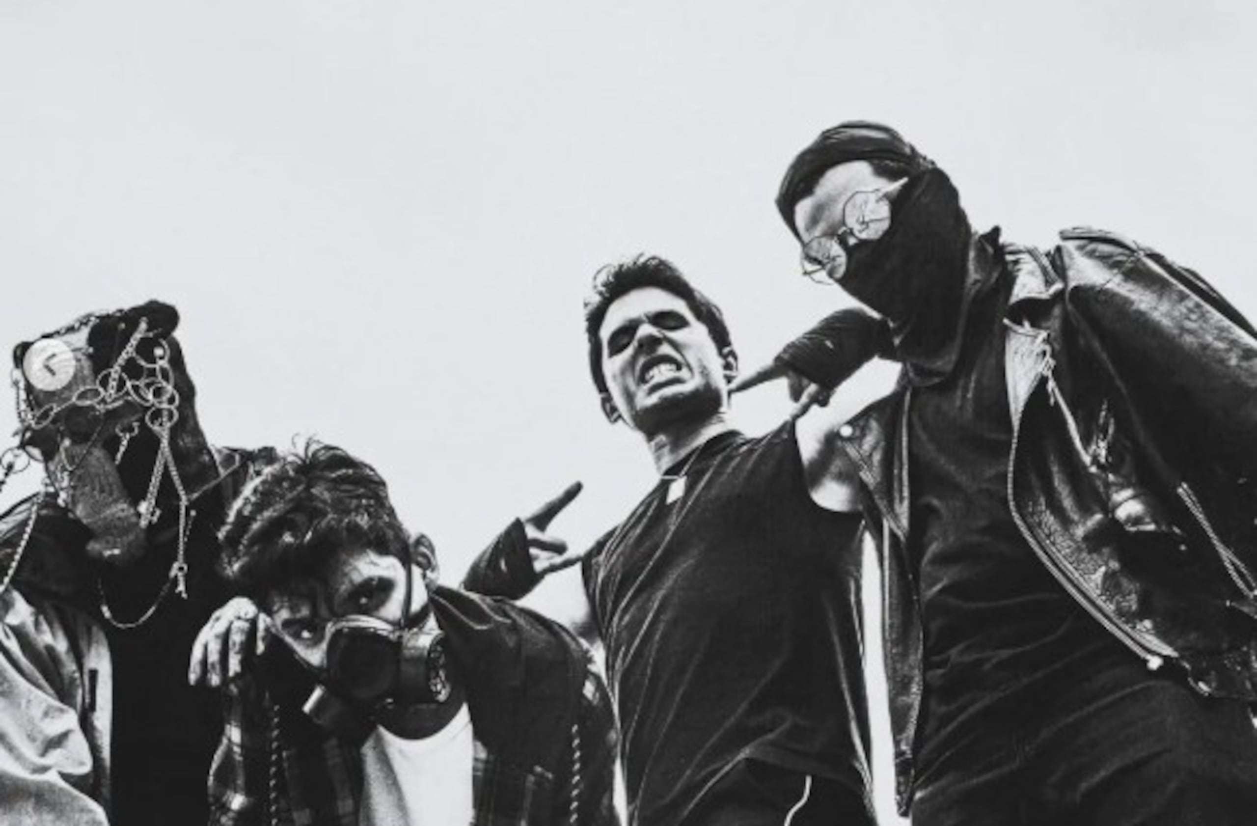Según la revista Rolling Stone, los cuatro músicos se encontraban ensayando en el edificio Costamar II, en La Guaira, cuando este colapsó.