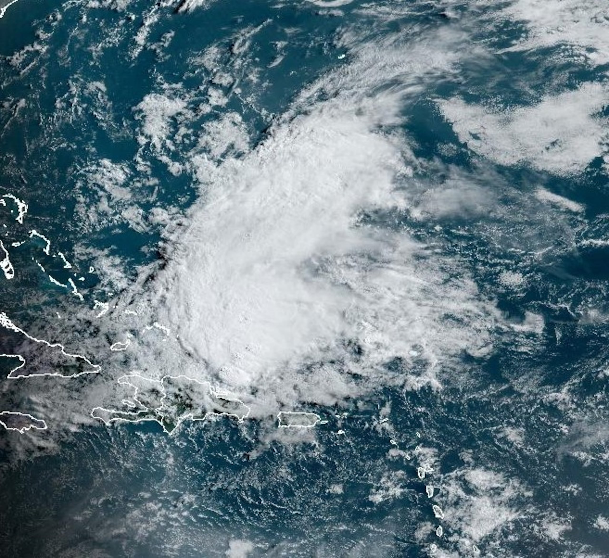 Imagen de satélite de la mañana del 2 de mayo de 2024 en la que se observa la vaguada estacionaria en la región caribeña.