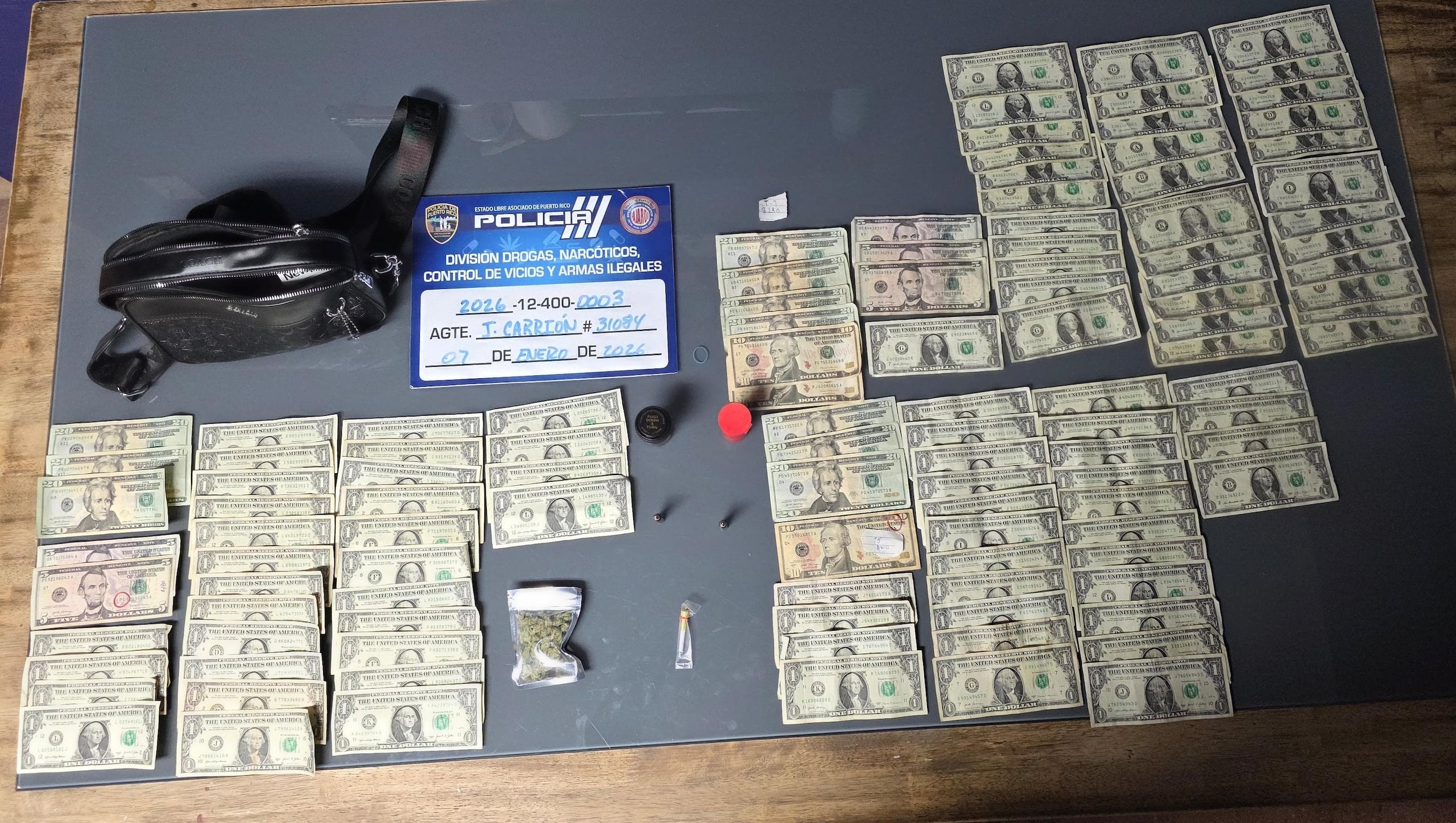 Drogas y dinero en efectivo ocupados en las intervenciones policíacas.