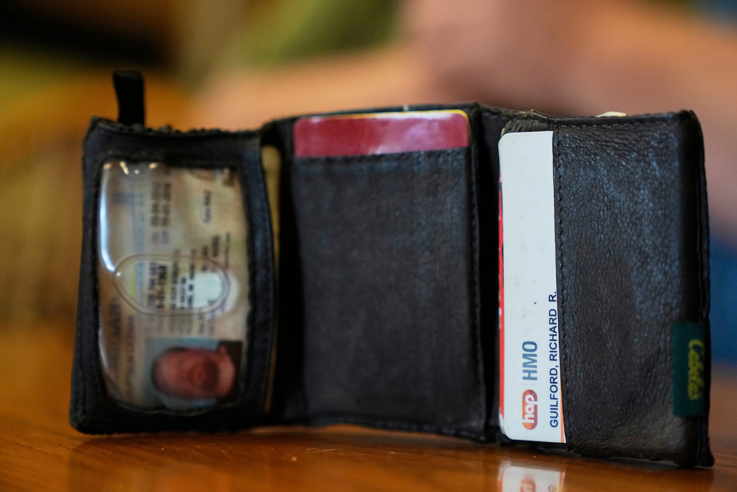 Guilford dijo estar sorprendido por el estado en que se encuentra la cartera, que pasó todo ese tiempo entre la transmisión y la caja de filtro de un vehículo que ha recorrido 151,000 millas.