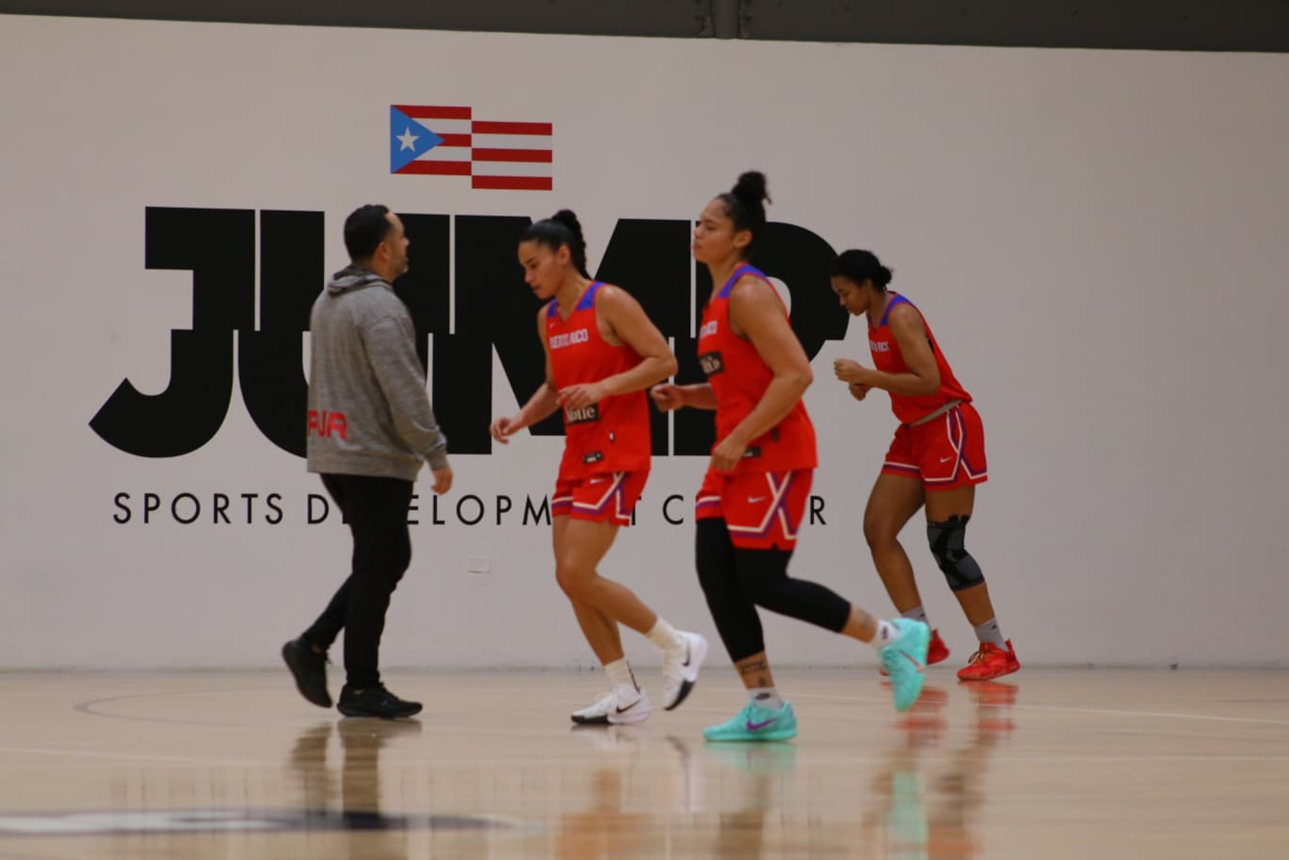 El Equipo Nacional se está preparando para jugar en la Isla un torneo de clasificación a la Copa del Mundo.