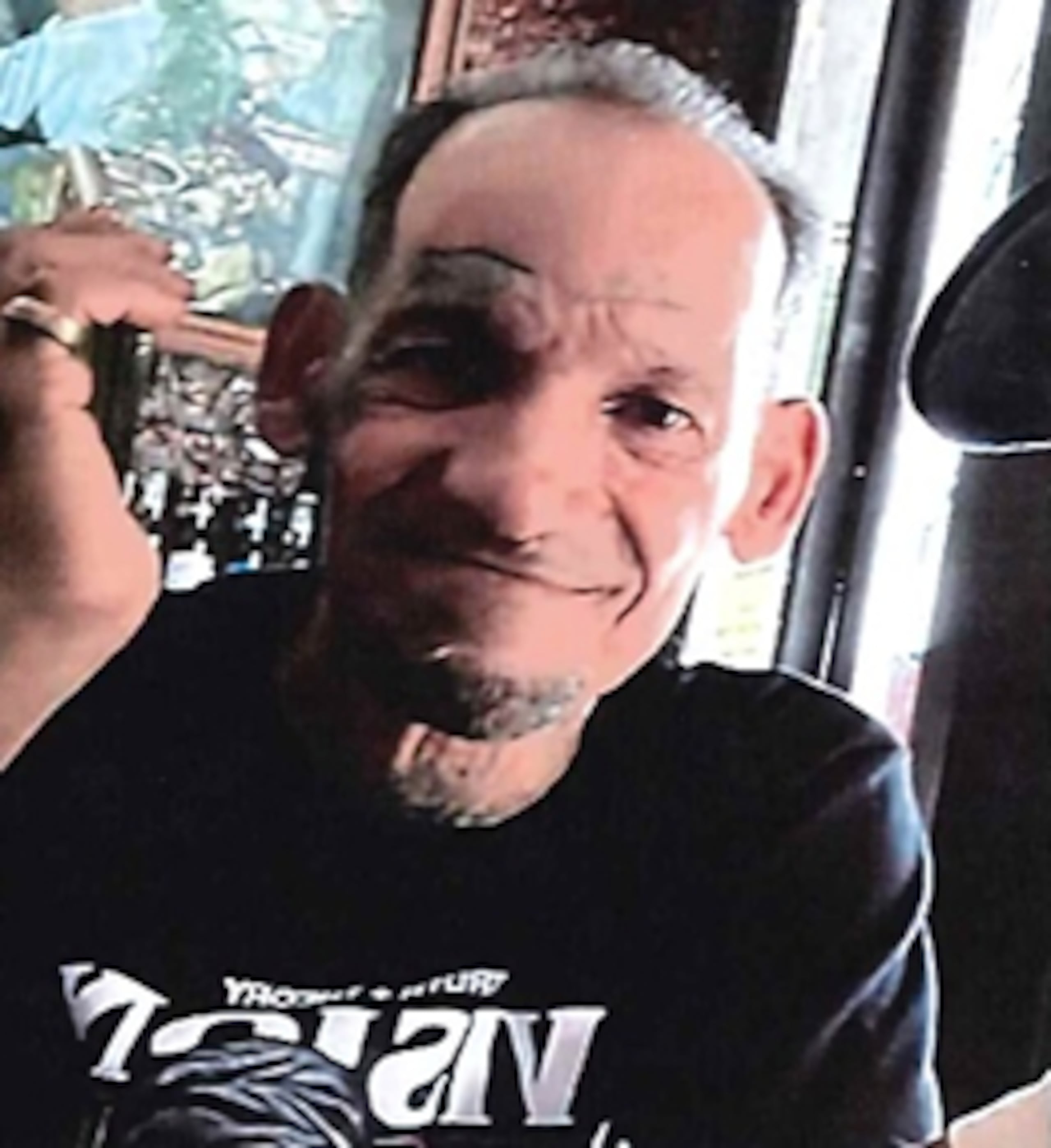 De tener información sobre Figueroa Vélez, puede comunicarse al (787)343-2020 o a la Oficina del Coordinador de Personas Desaparecidas, al (787) 793-1234 extensiones 2463 o 2464.