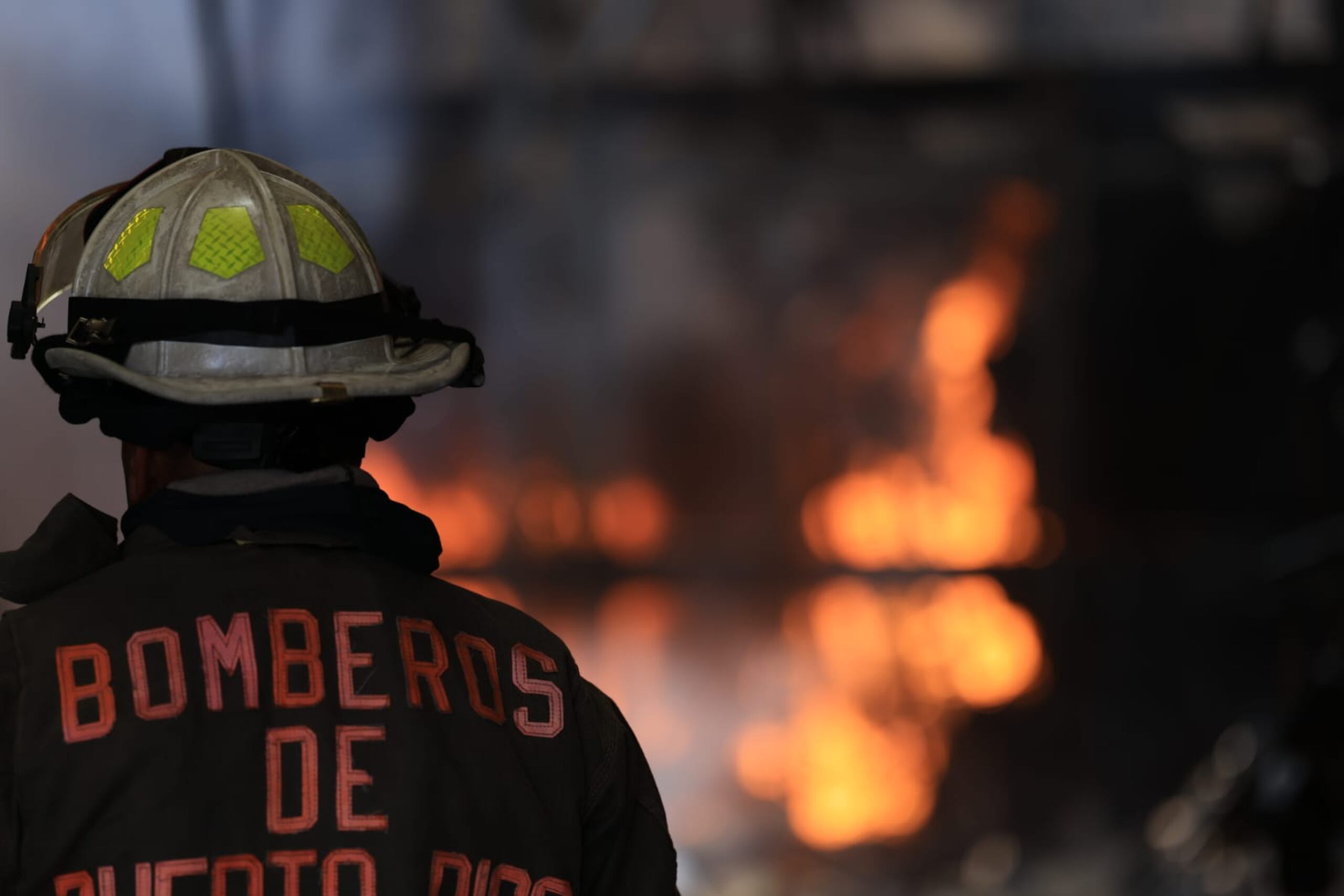 Bomberos se encuentran en el lugar.