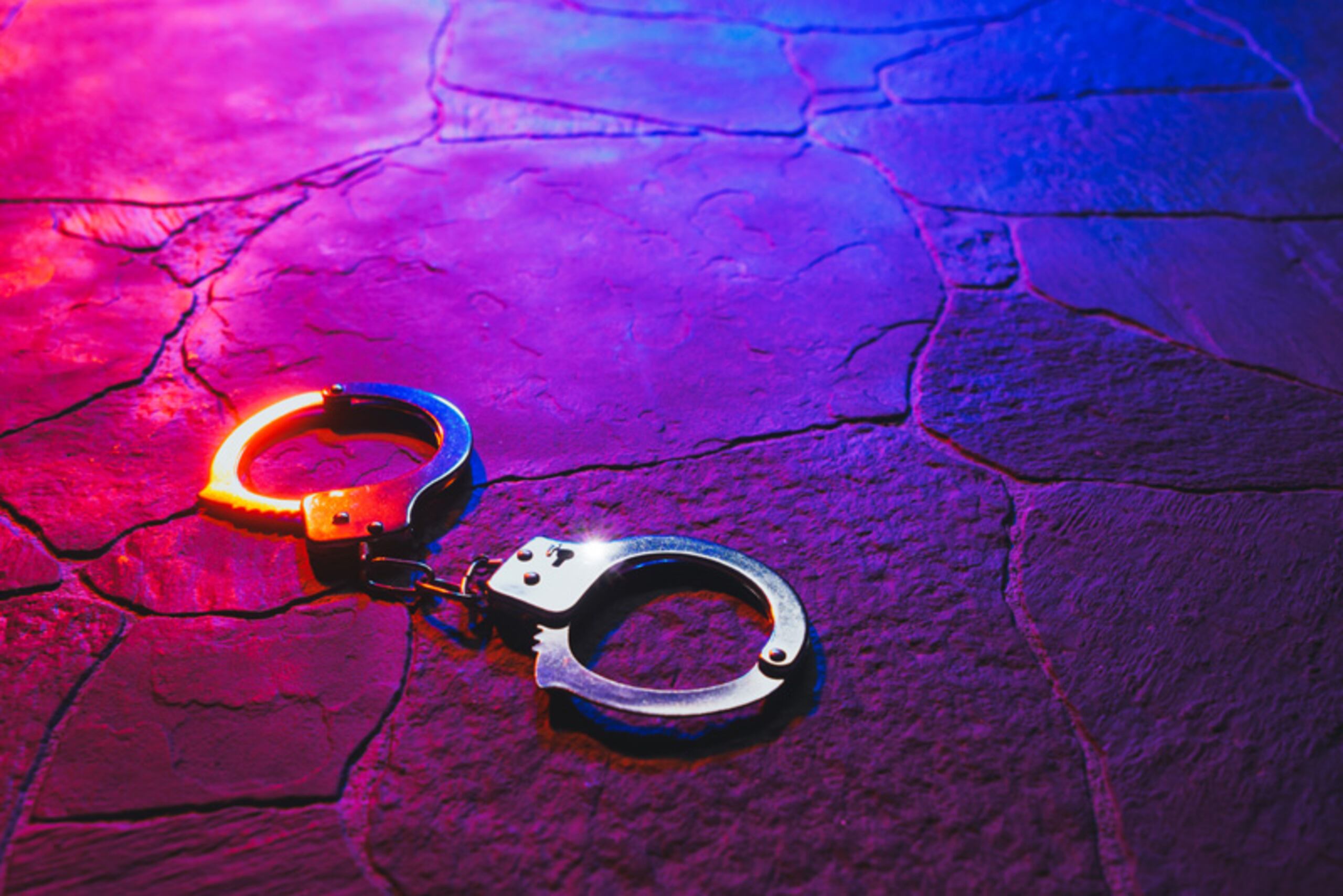 El FBI está ayudando en la búsqueda de la sospechosa.