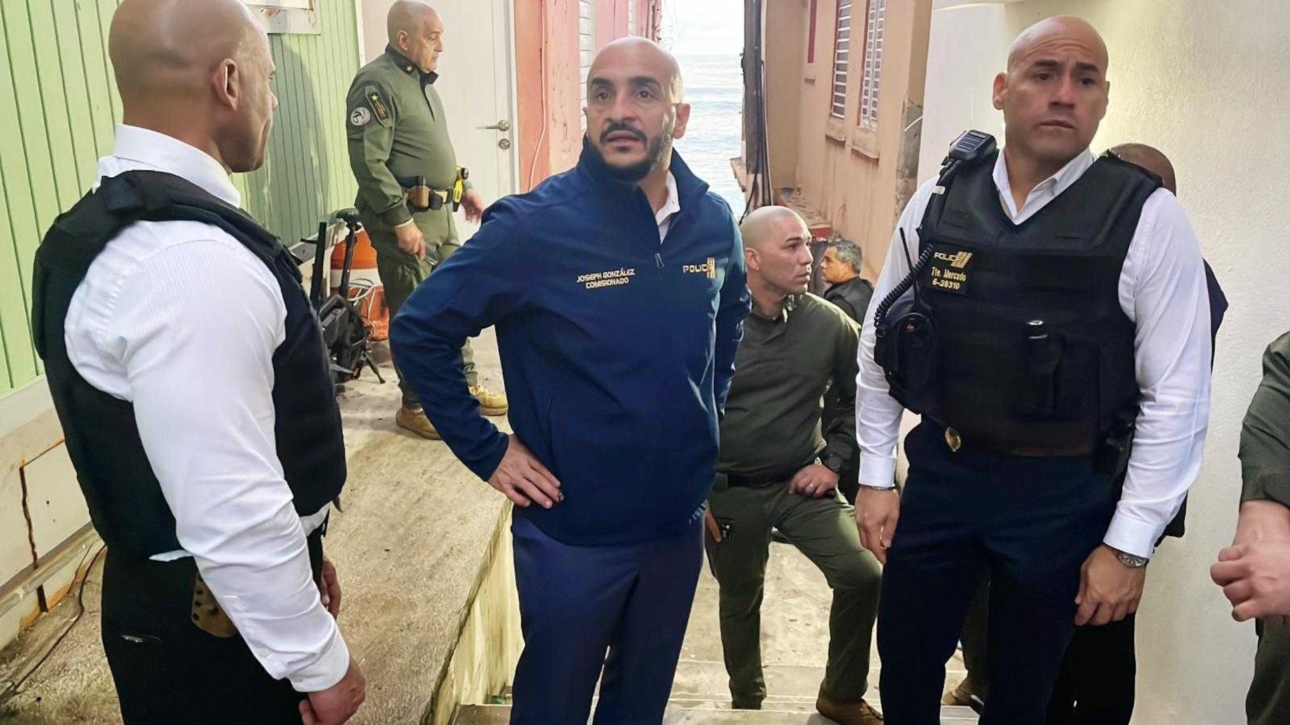 En la intervención participan agentes de la Superintendencia Auxiliar de Investigaciones Especiales y del Negociado de Inteligencia y Arrestos.