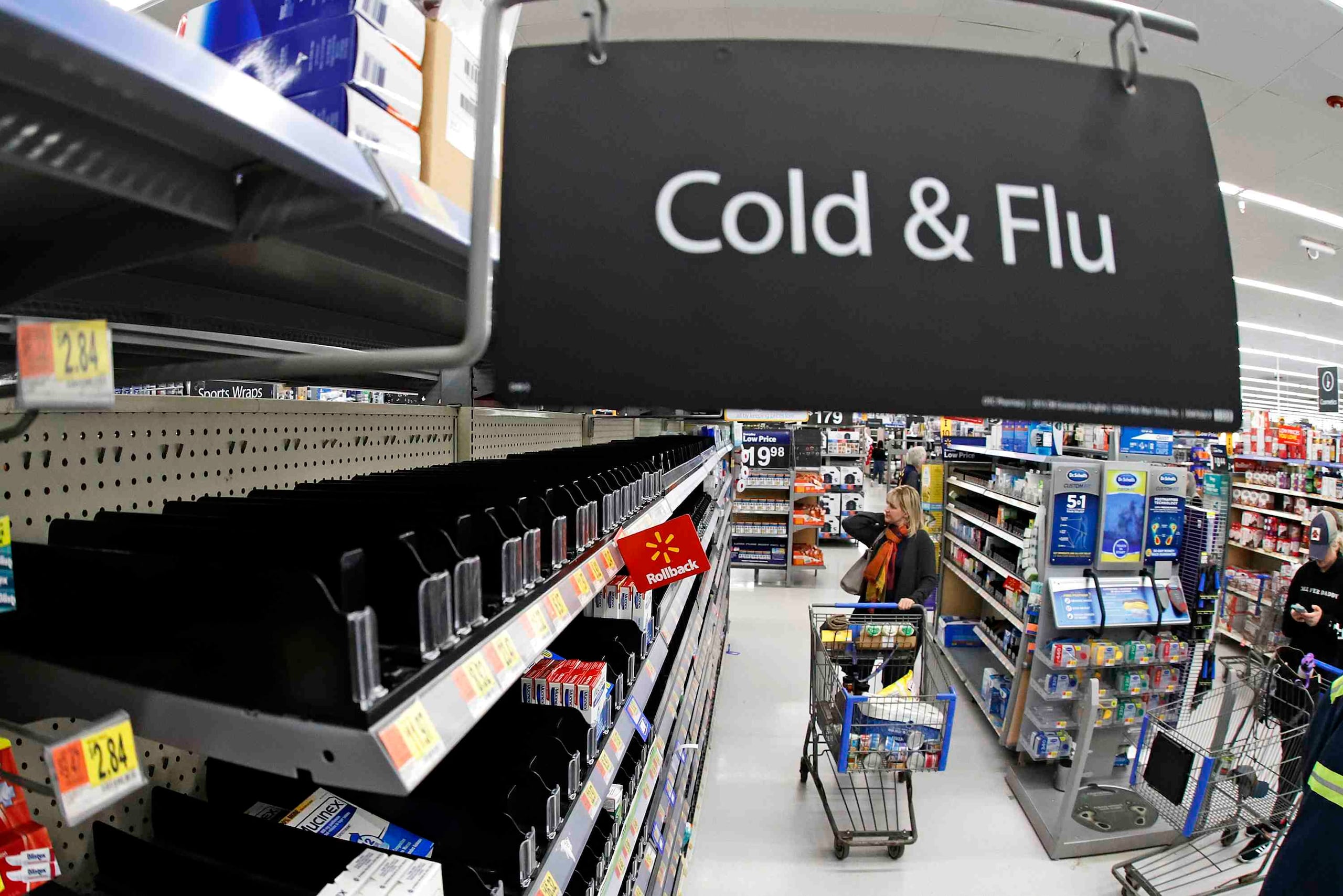 La sección de medicamentos para el catarro y la influenza en una tienda en Estados Unidos. (AP)
