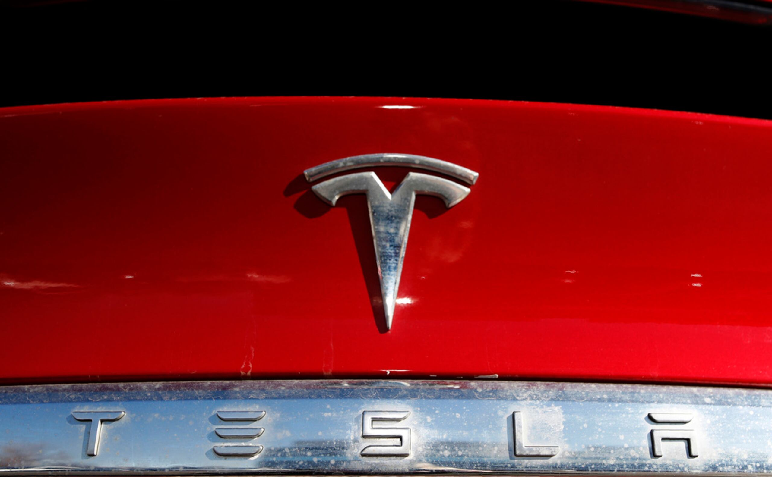 Hasta el 19 de junio, Tesla identificó 12 reclamos de garantía relacionados con el problema, pero la compañía no tiene conocimiento de ningún choque, lesión o muerte que pueda estar relacionado con el problema del cinturón de seguridad.