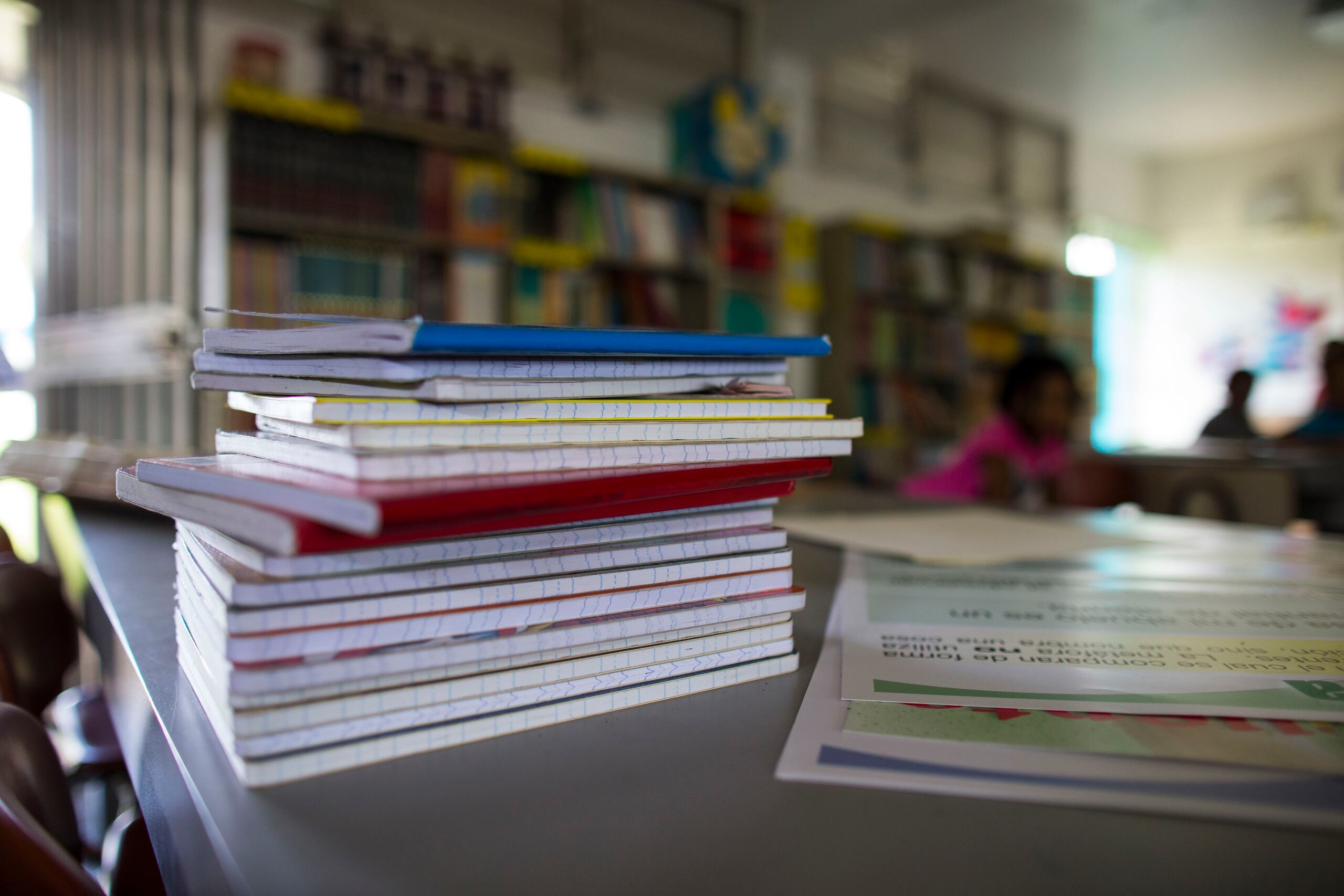 San Juan / Toa Baja , Noviembre 15 , 2017 - PR HOY - FOTOS para ilustrar una historia sobre como se restablece el sistema educativo ( clases , escuela , escuelas ) tras el paso del huracan Maria hace dos meses . EN LA FOTO estudiantes ( en un salon sin electricidad - luz ) de la en la escuela Luis Muniz Souffront de San Juan .
FOTO POR: tonito.zayas@gfrmedia.com
Ramon " Tonito " Zayas / GFR Media