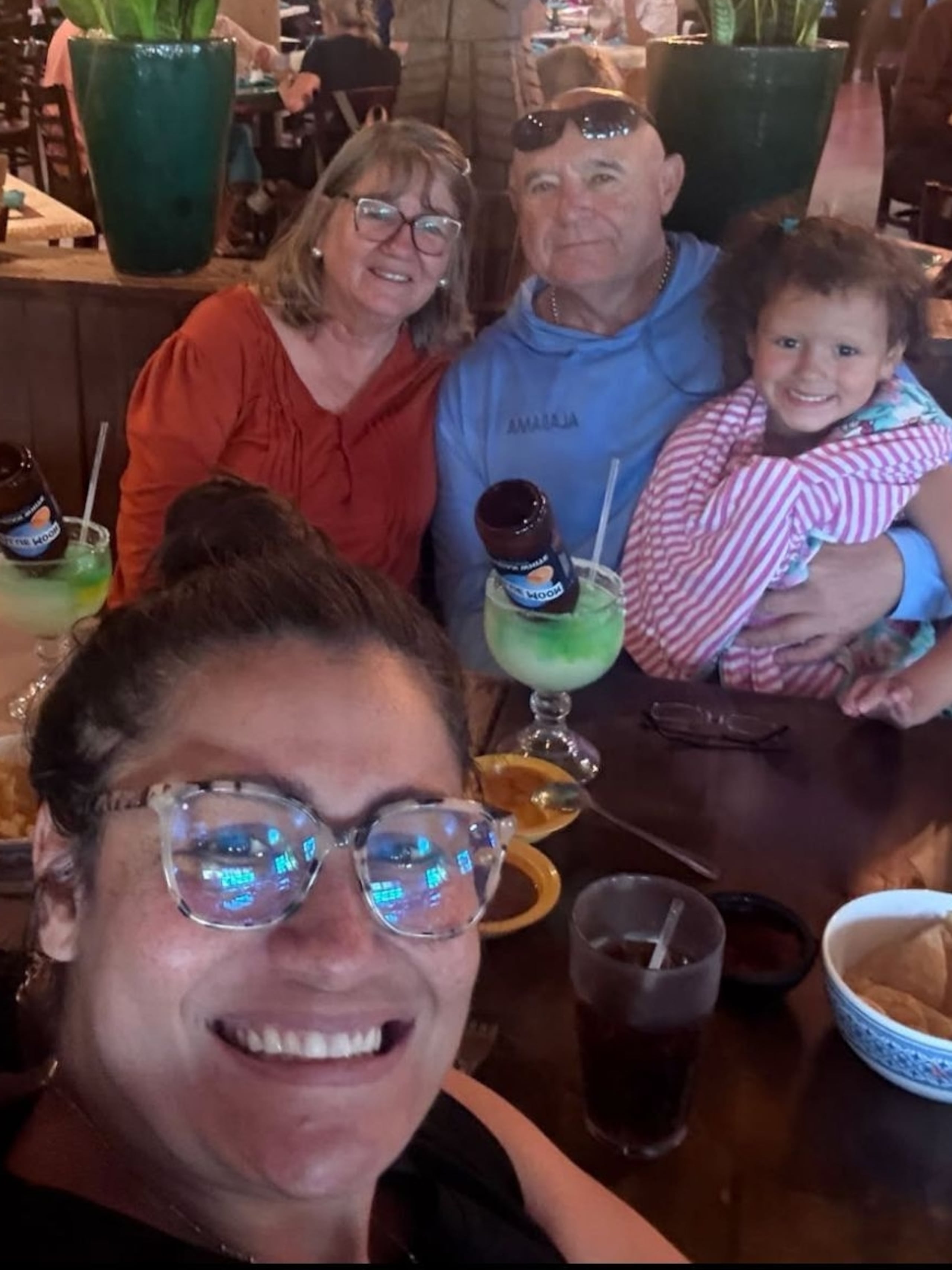 Eddie Santana Negrón, de 69; Ileana Santana, de 66; su nuera, Camille Santana, de 38; y su nieta, Mila Santana, de cinco años.