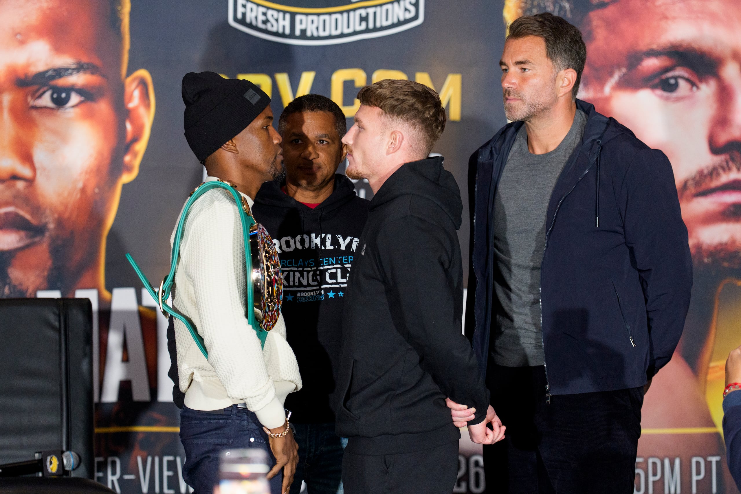 Subriel Matías en un cara a cara con el retador británico Dalton Smith.