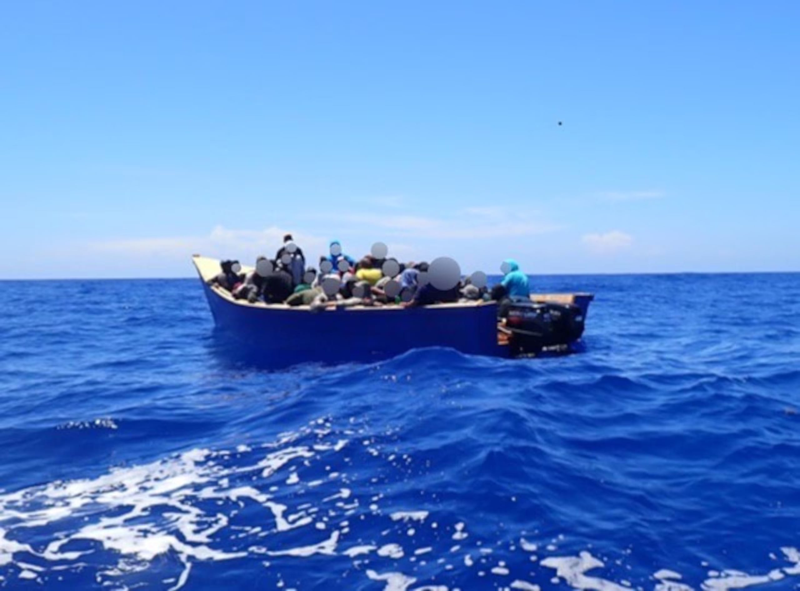 Se indico que 48 de ellos (41 hombres y siete mujeres) que afirmaron ser de nacionalidad dominicana; 16 personas (13 hombres y tres mujeres) dijeron ser haitianos y dos hombres se identificaron como rumanos.