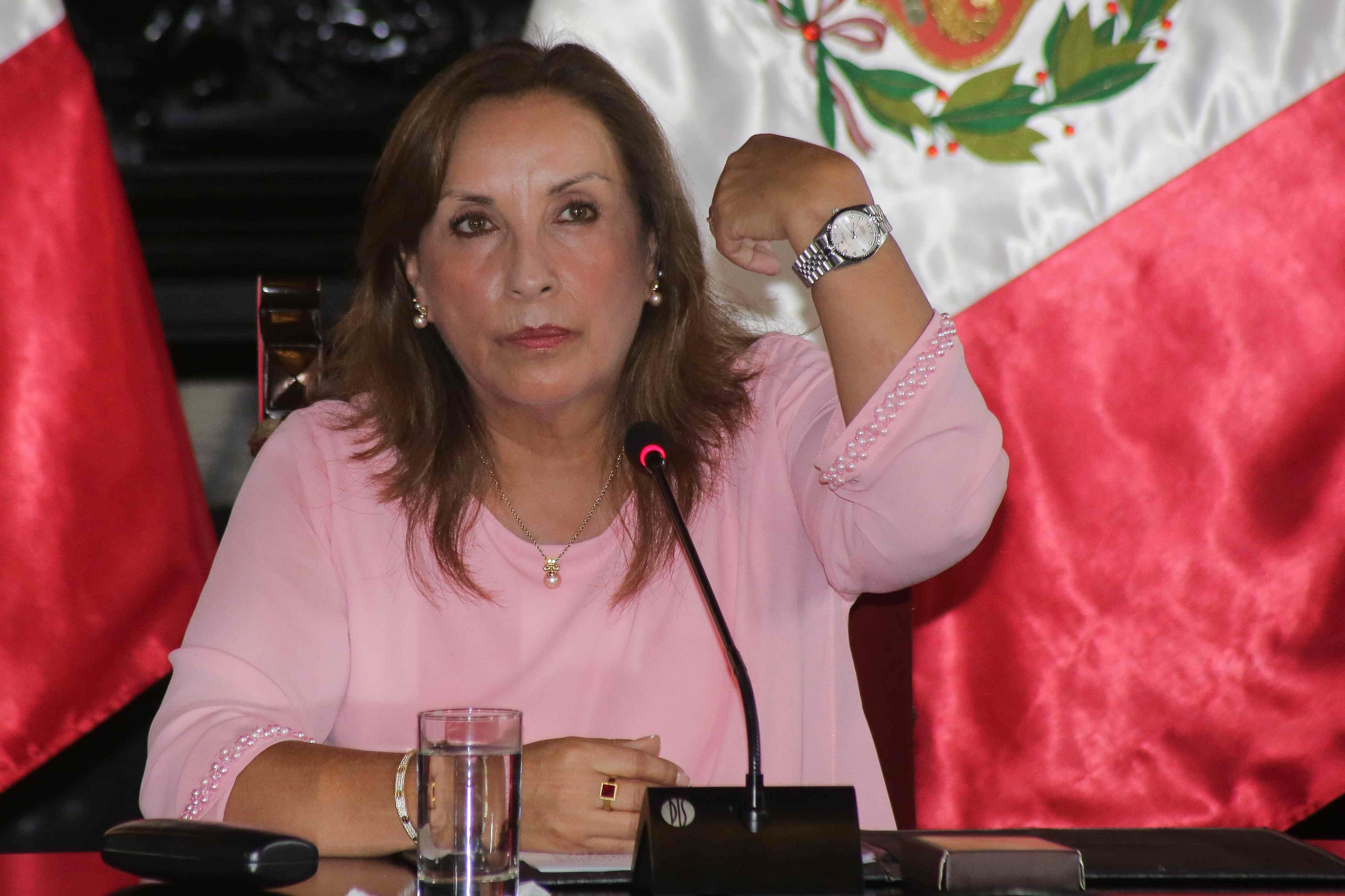 Boluarte declaró el viernes durante más de cinco horas ante la Fiscalía, que investiga este caso, y luego negó a la prensa tener relojes de la marca Rolex y otras joyas valoradas en miles de dólares.