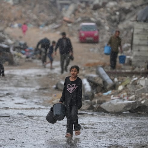 FOTOS: Lluvias amenazan a palestinos desplazados