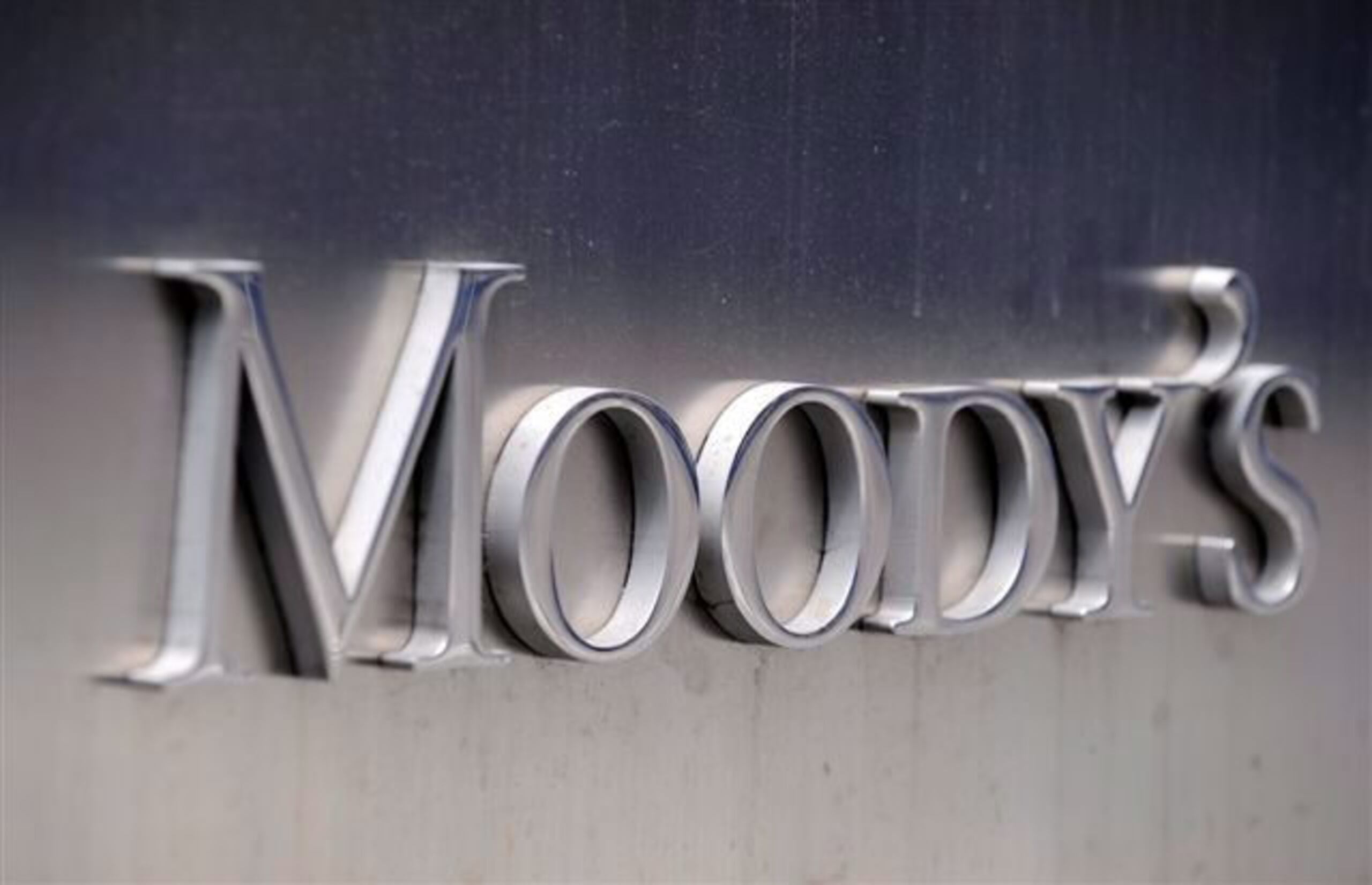 EE.UU. sigue estando en el extremo alto de la escala de 21 calificaciones de Moody’s, puesto que baja un nivel desde “Aaa”, que es la nota más alta.