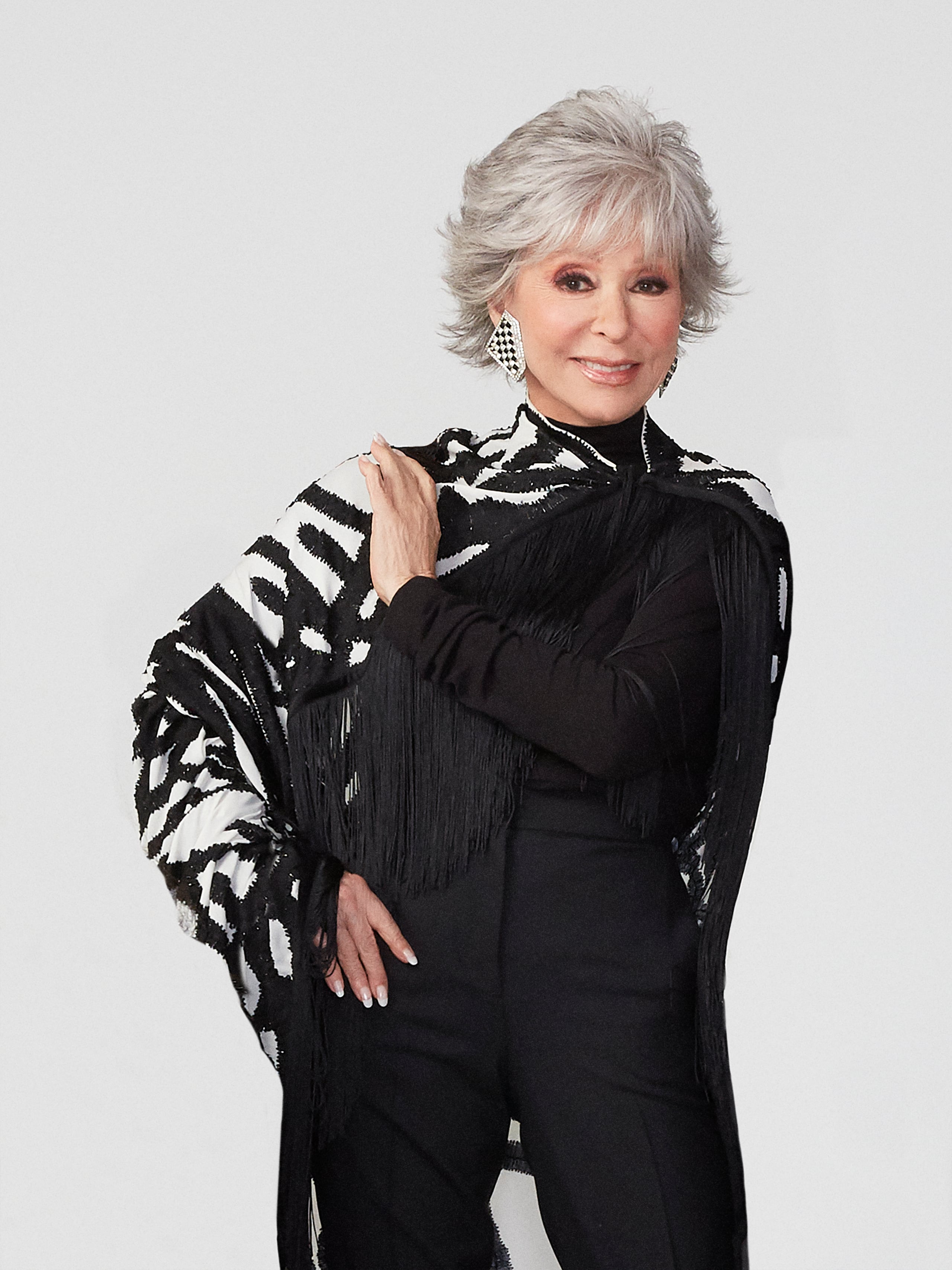 Rita Moreno se convirtio en la primera artista latina en lograr el EGOT (premios Emmy, Grammy, Oscar y Tony).