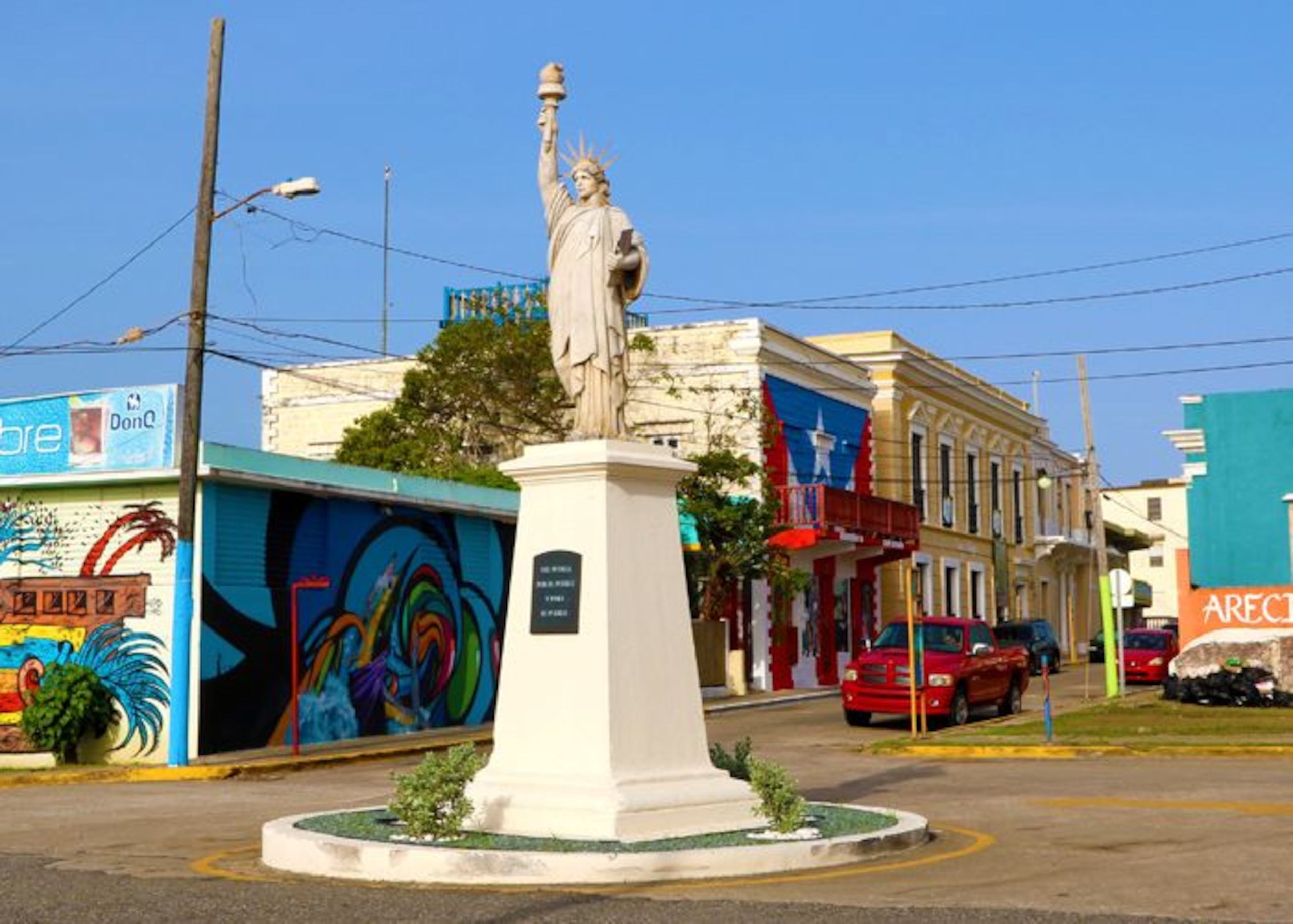Este monumento o réplica de la Estatua de la Libertad ubica en el municipio de Arecibo.