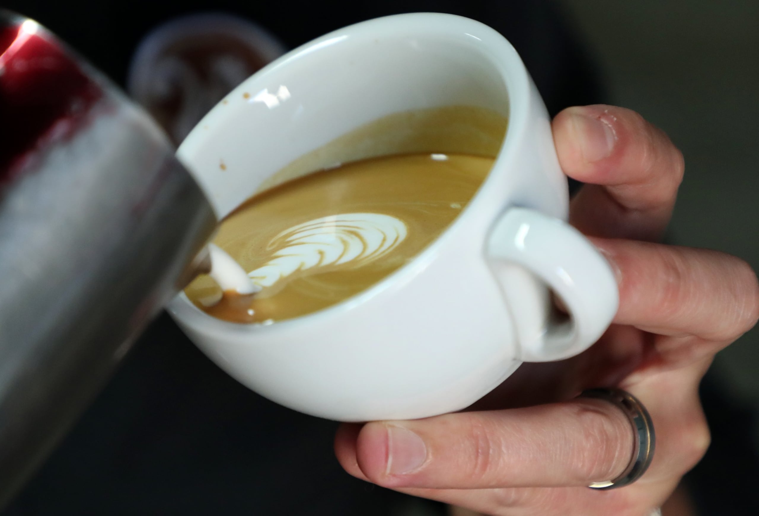 Un estudio reciente ha profundizado en los beneficios de tomar café sin añadir azúcar, y los resultados son sorprendentes.
