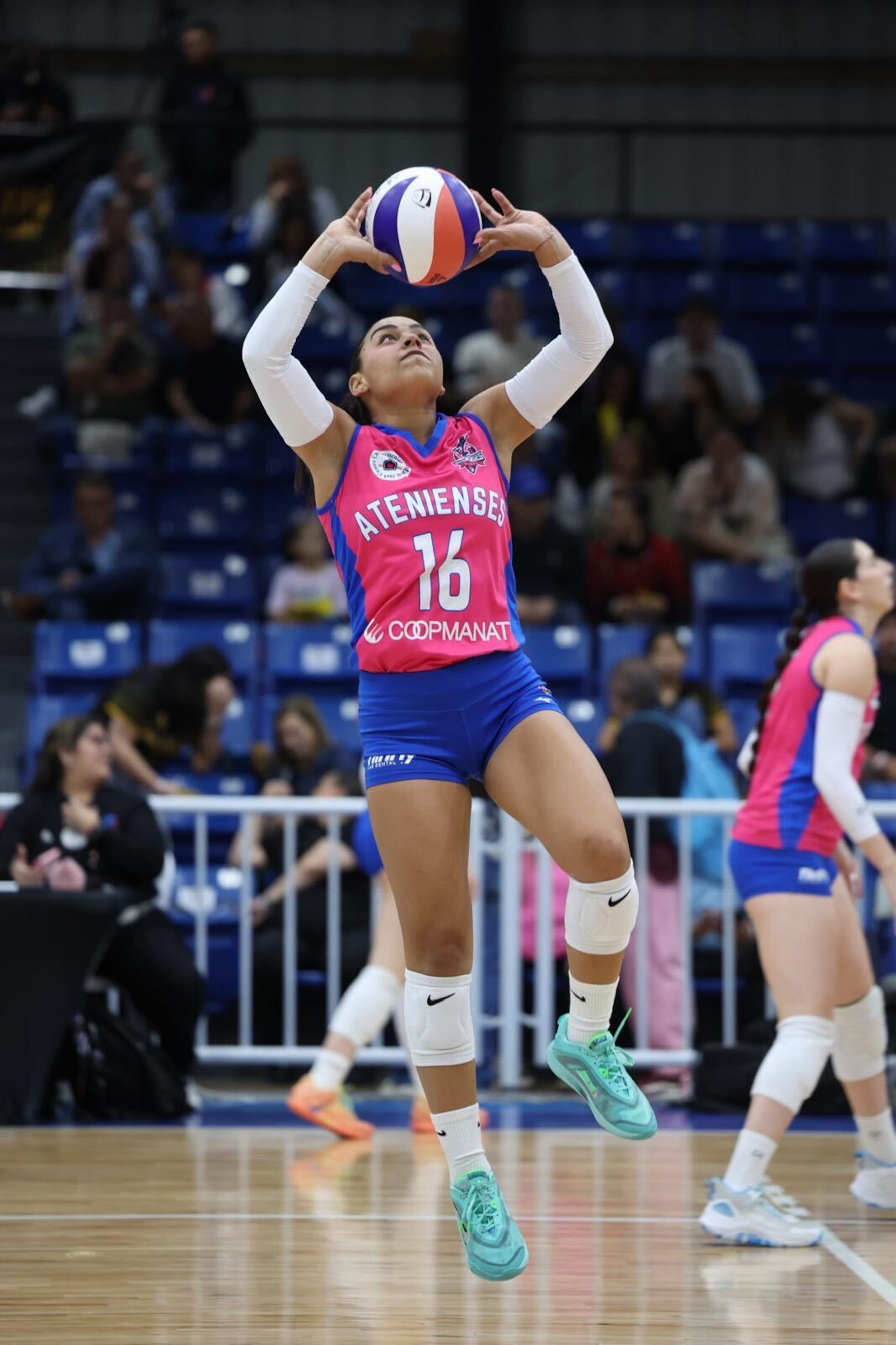 Soreily Ortiz, jugadora de las Atenienses de Manatí en la Liga de Voleibol Superior Femenino.