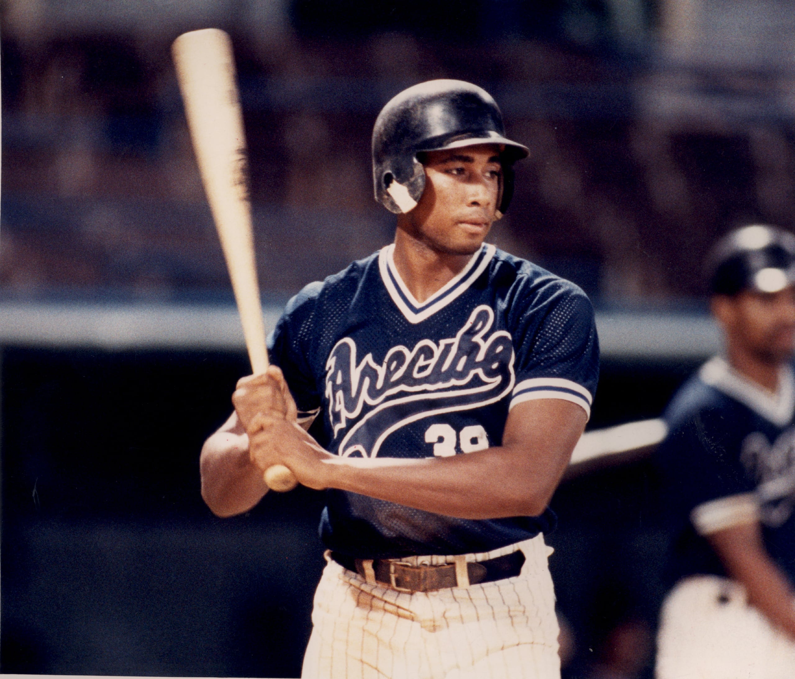 Bernie Williams jugó para los Lobos de Arecibo en la pelota invernal boricua.
