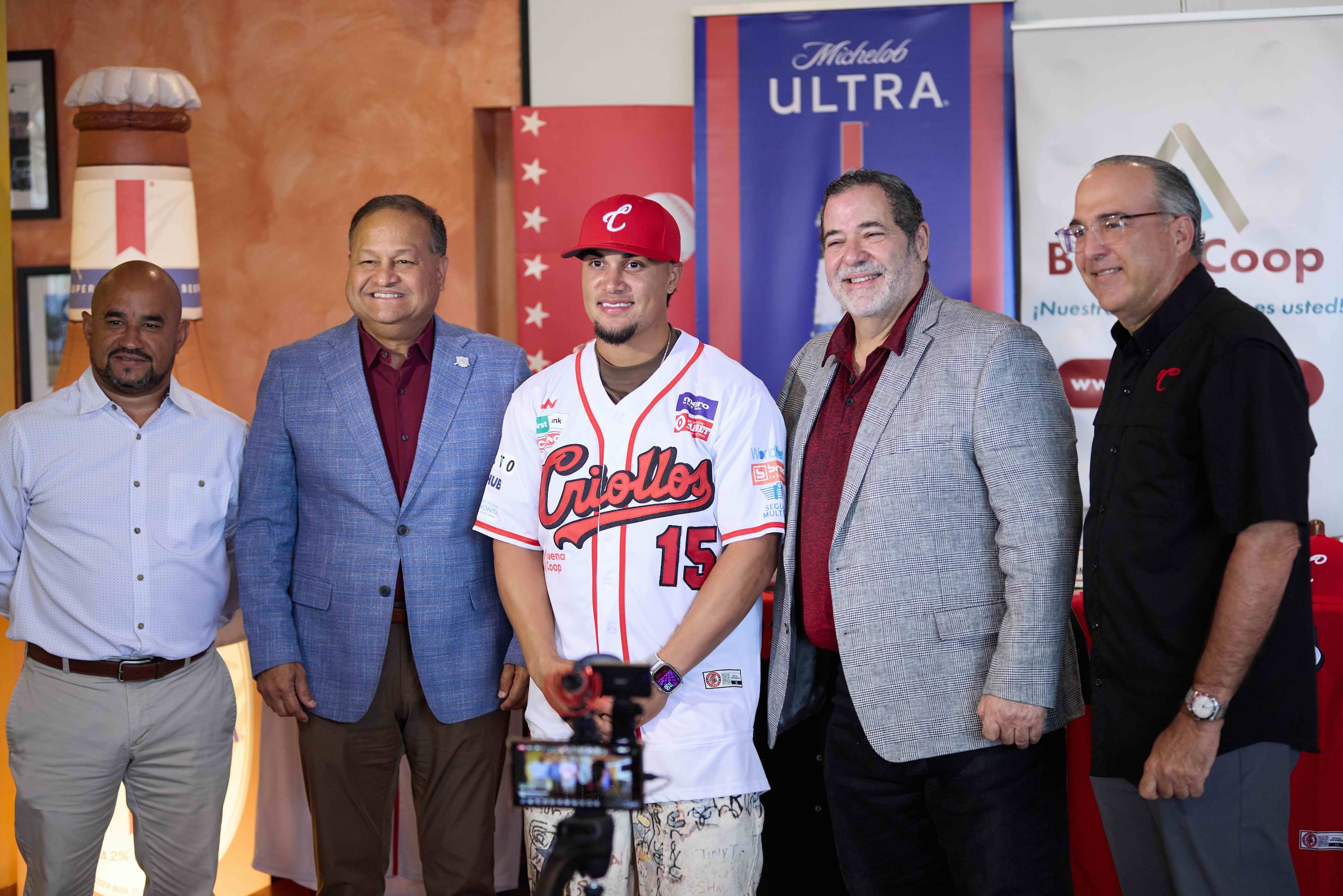 Bryan Torres fue presentado como el nuevo integrante de los Criollos de Caguas.