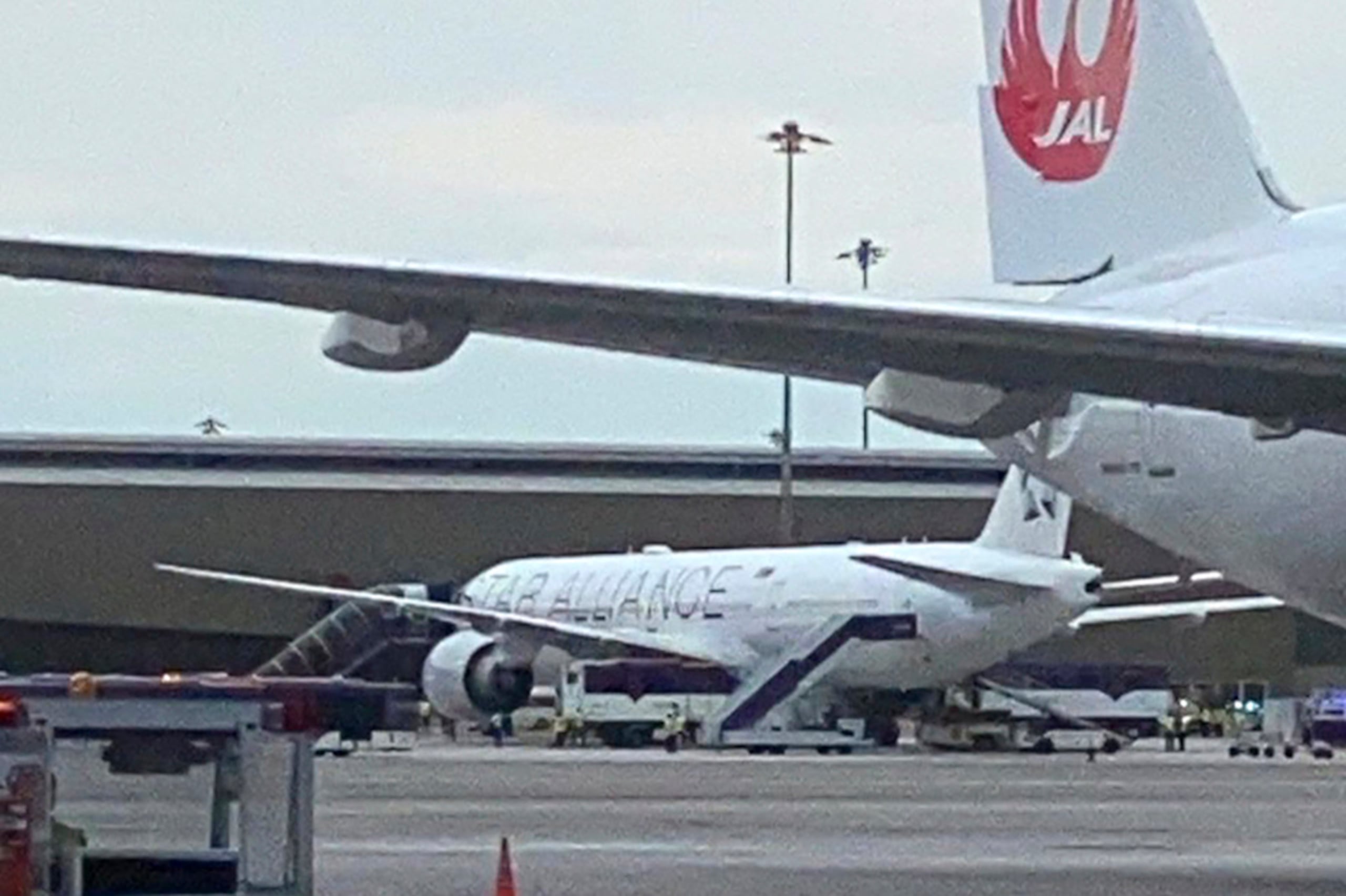 La aeronave se quedó en 31,000 pies poco menos de 10 minutos antes de descender con rapidez y aterrizar en Bangkok en poco menos de media hora.