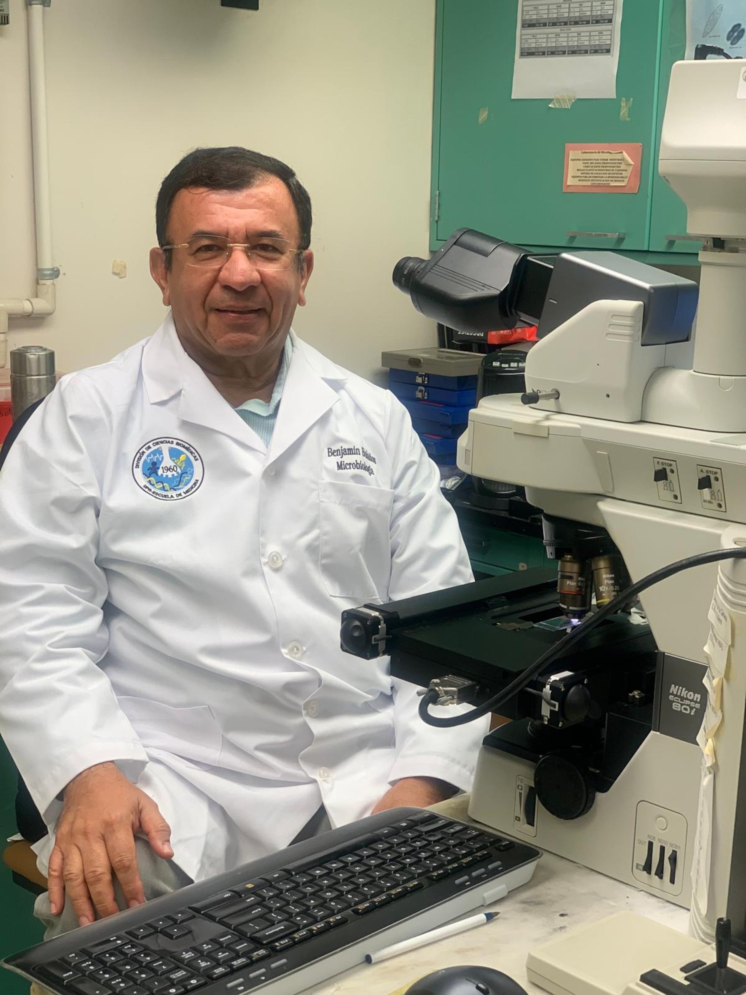 El profesor universitario Benjamín Bolaños Rosero, catedrático del Departamento de Microbiología de la Escuela de Medicina de la Universidad de Puerto Rico