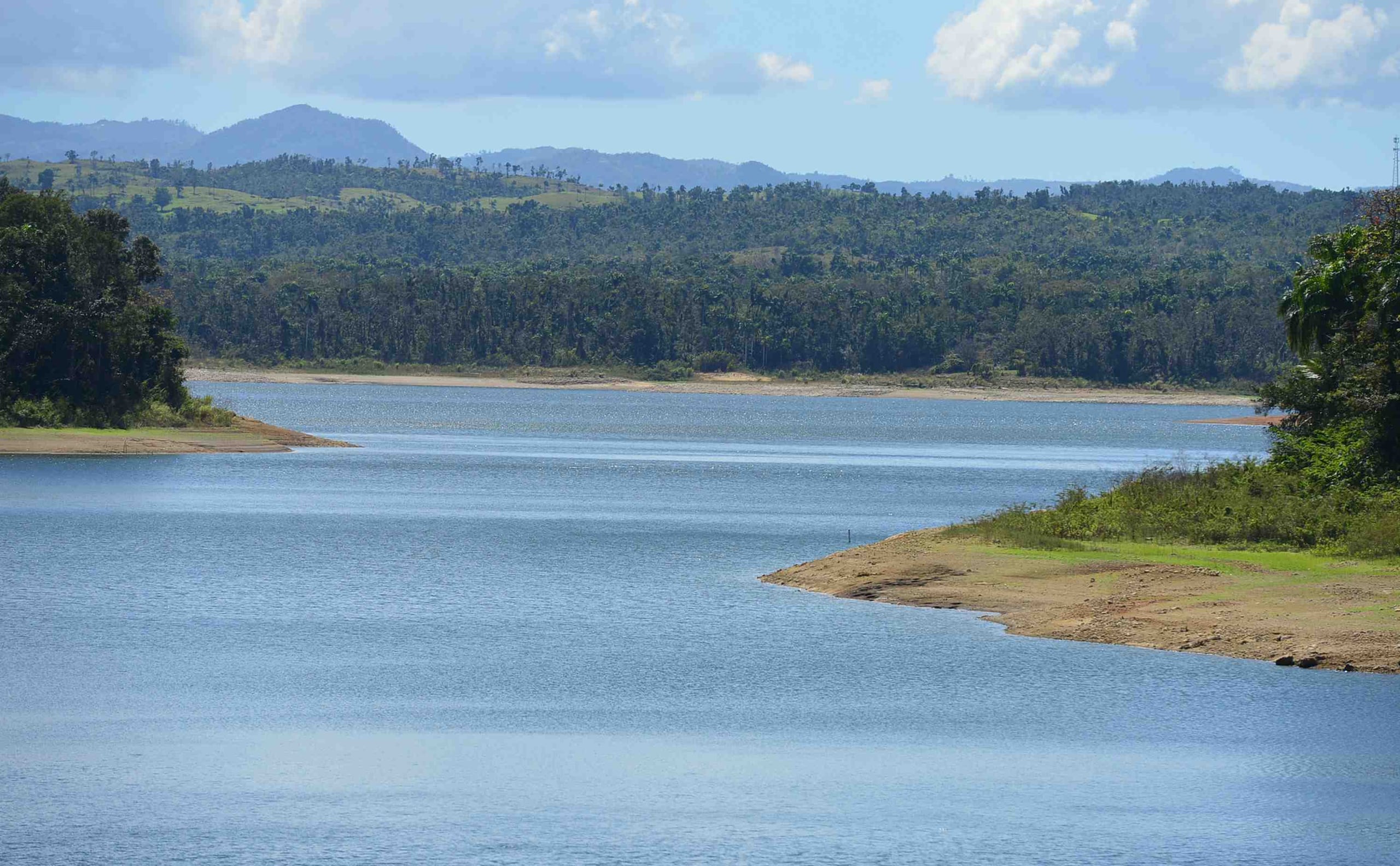 Se espera que la lluvia asociada a la vaguada alivie un poco el panorama en la represa Guajataca. (GFR Media)