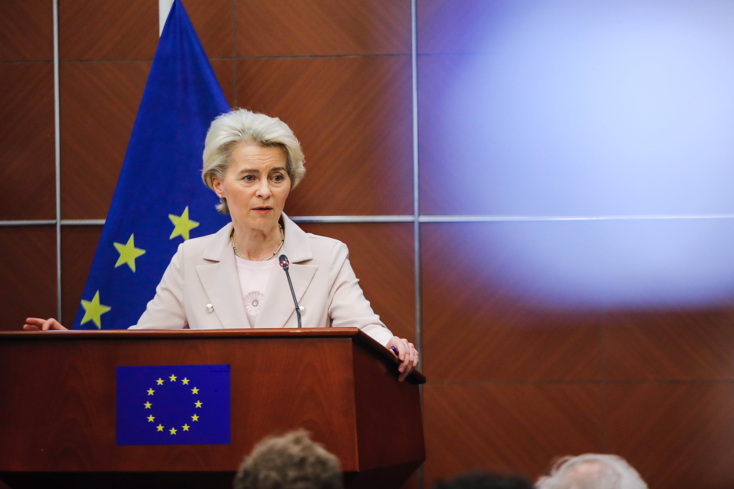 Von der Leyen dijo que la propuesta es un marco legal único para el desarrollo de la inteligencia artificial en el que se puede confiar.