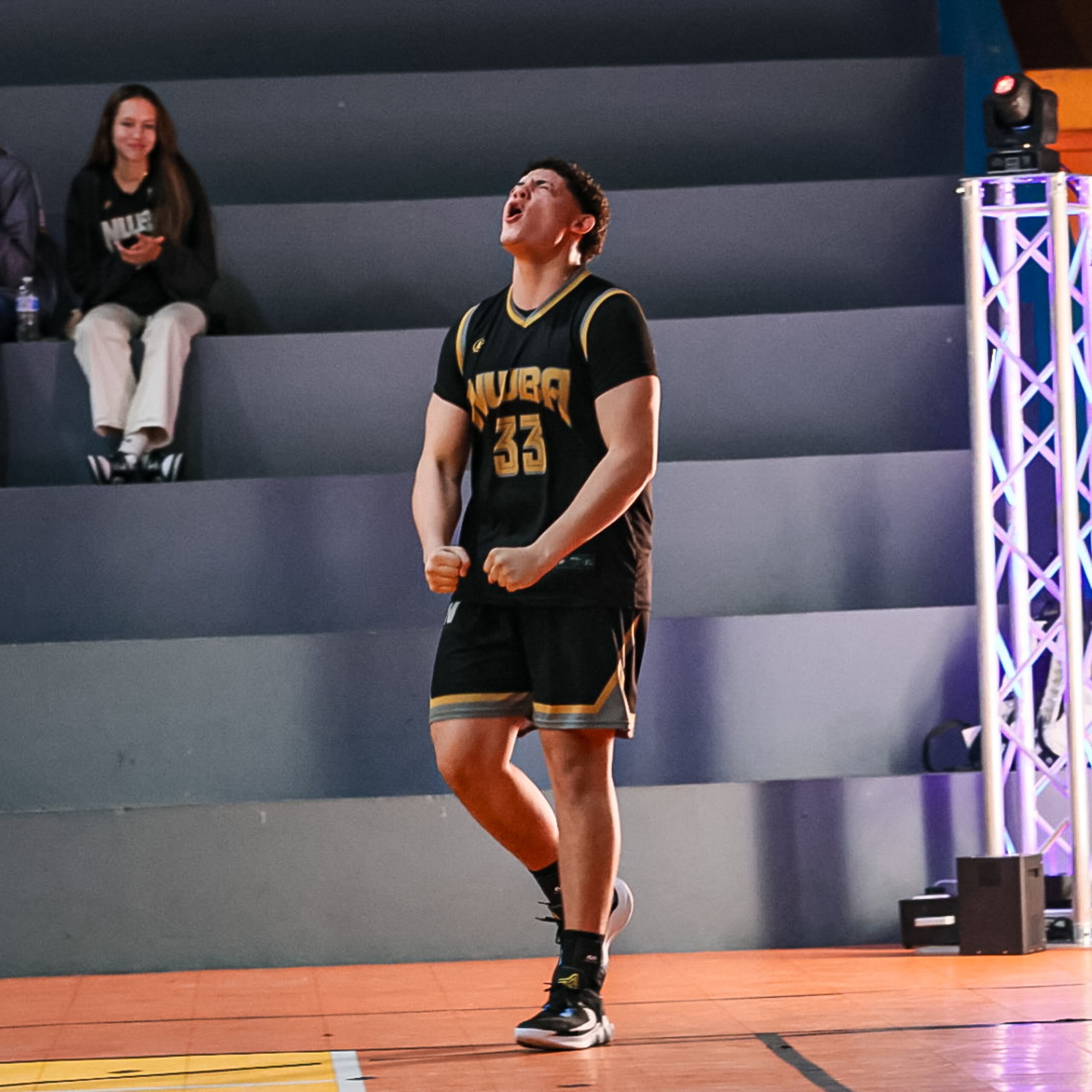 NW Bilingual Academy escaló esta semana a la cuarta posición del ranking de Buzzer Beater. En la foto, su centro estelar, Diego Rodríguez.