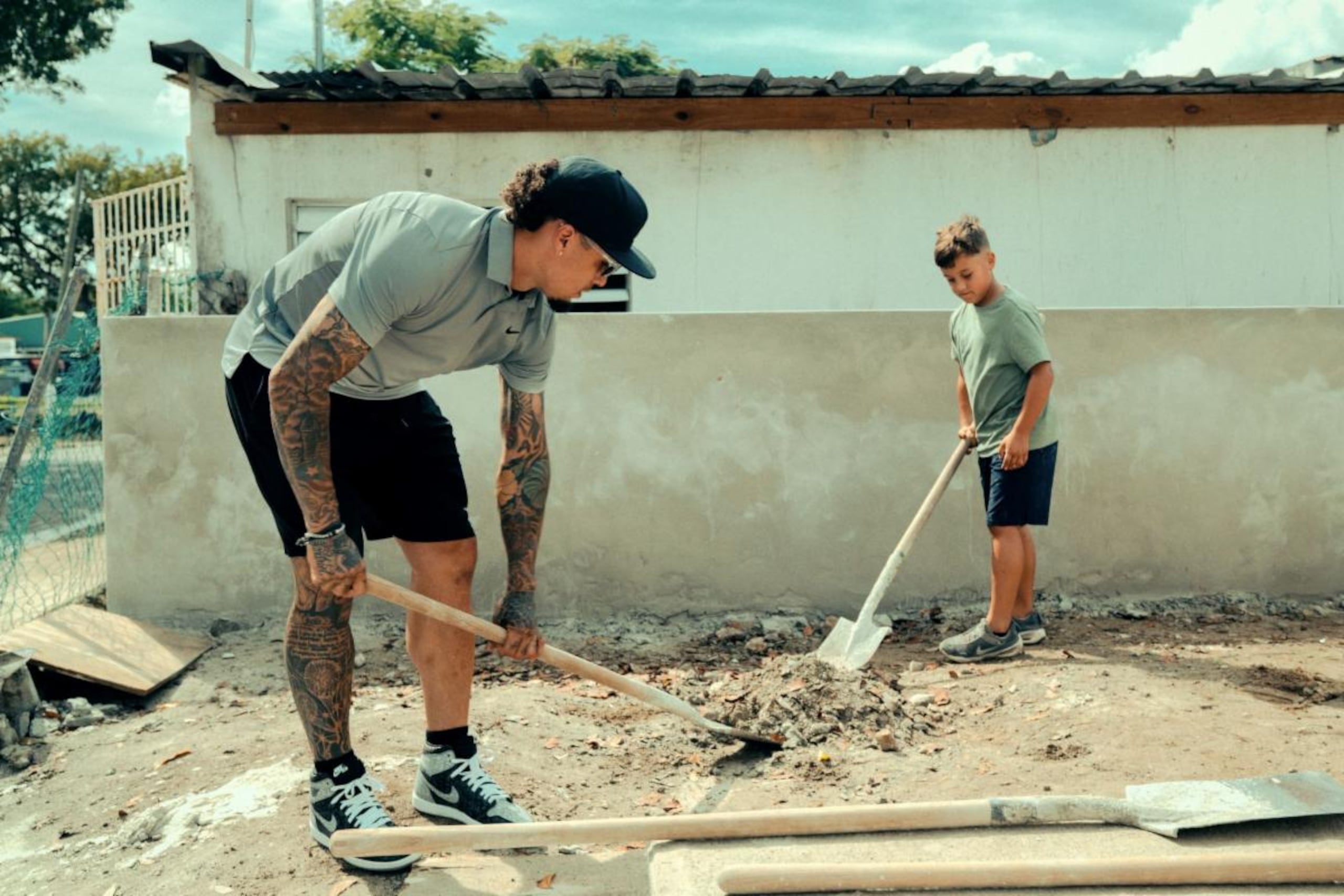 Javier Báez y su familia inician trabajos de su fundación junto a Hunger Corp.
