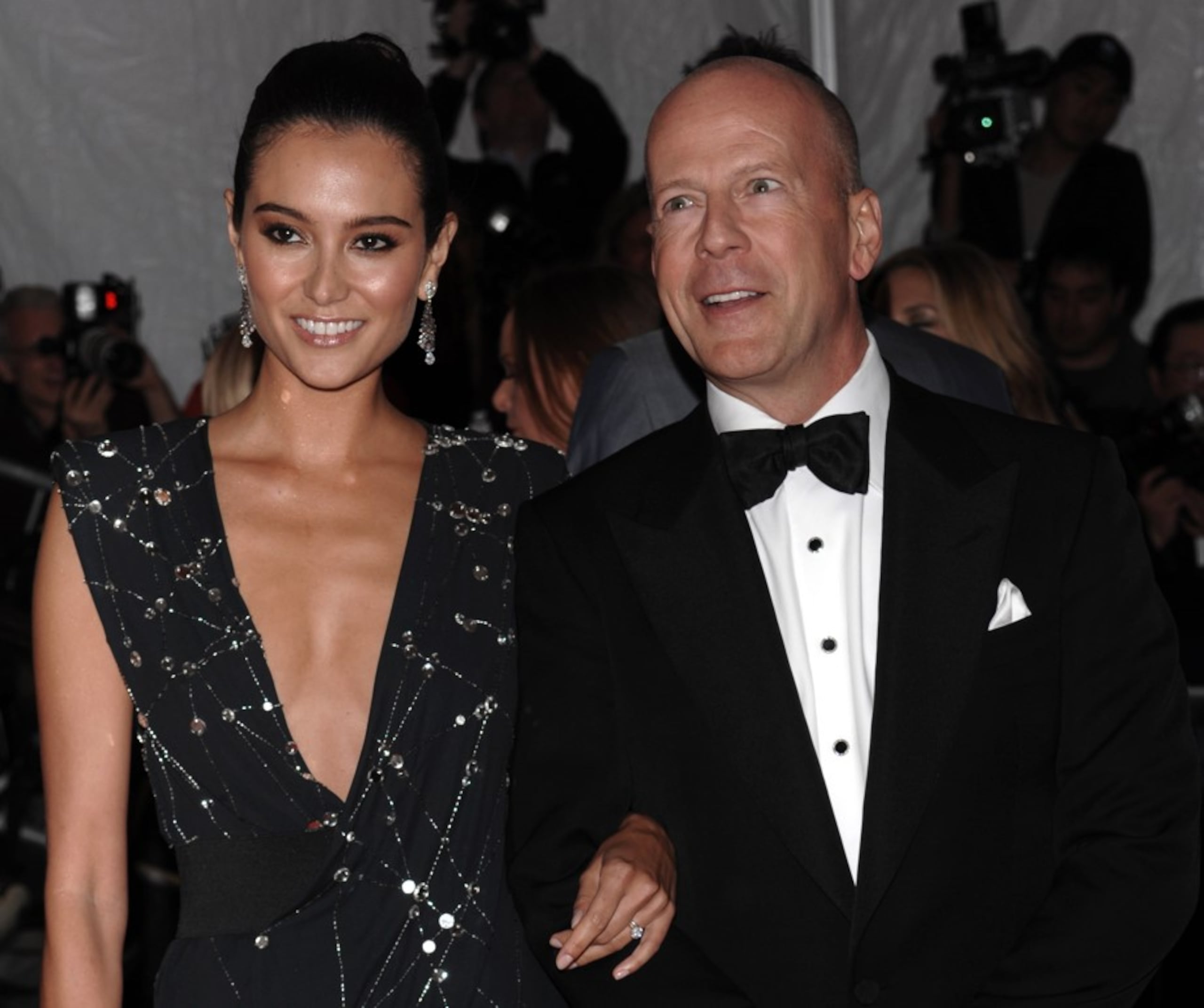 Emma Heming y Bruce Willis celebran su amor en una tierna foto en sus redes sociales.
