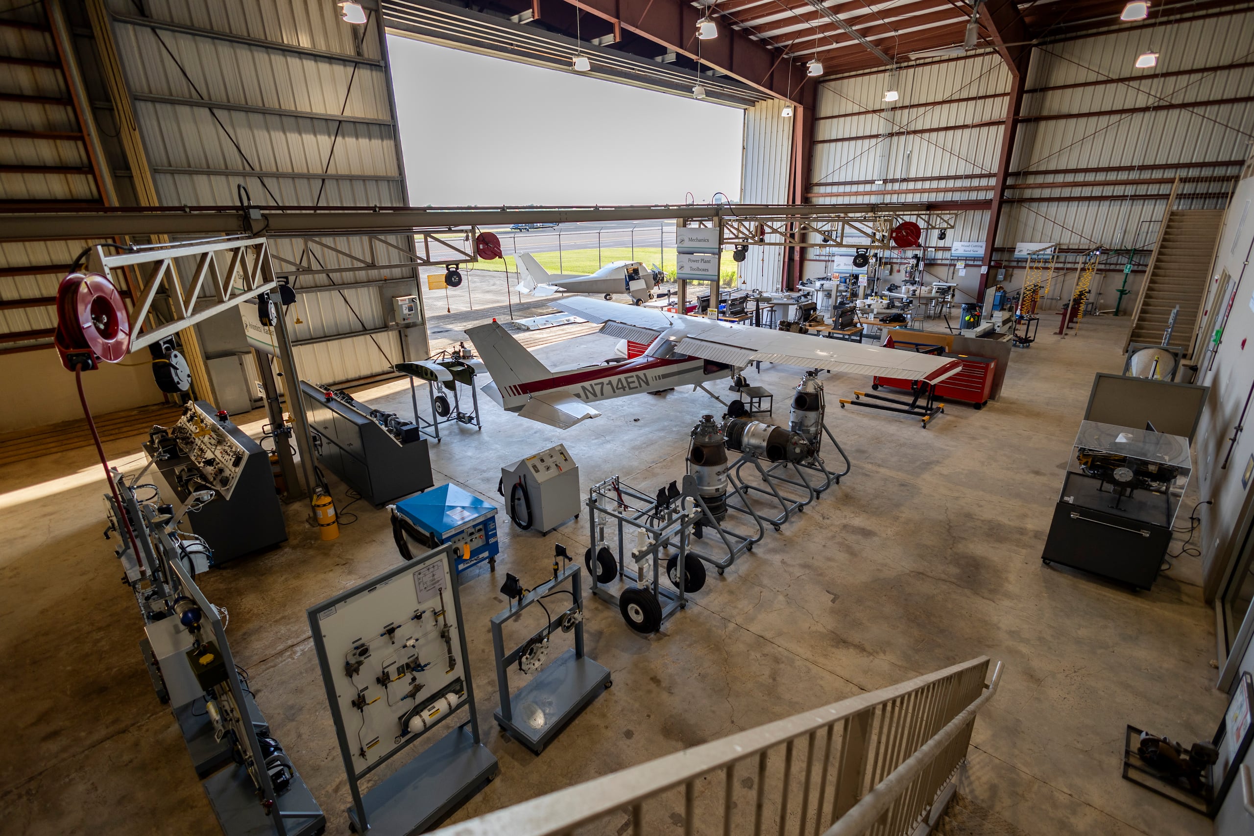 Este es el hangar del Instituto de Aeronáutica y Aeroespacial de Puerto Rico que sirve como taller-laboratorio para los estudiantes de la UPR en Aguadilla.