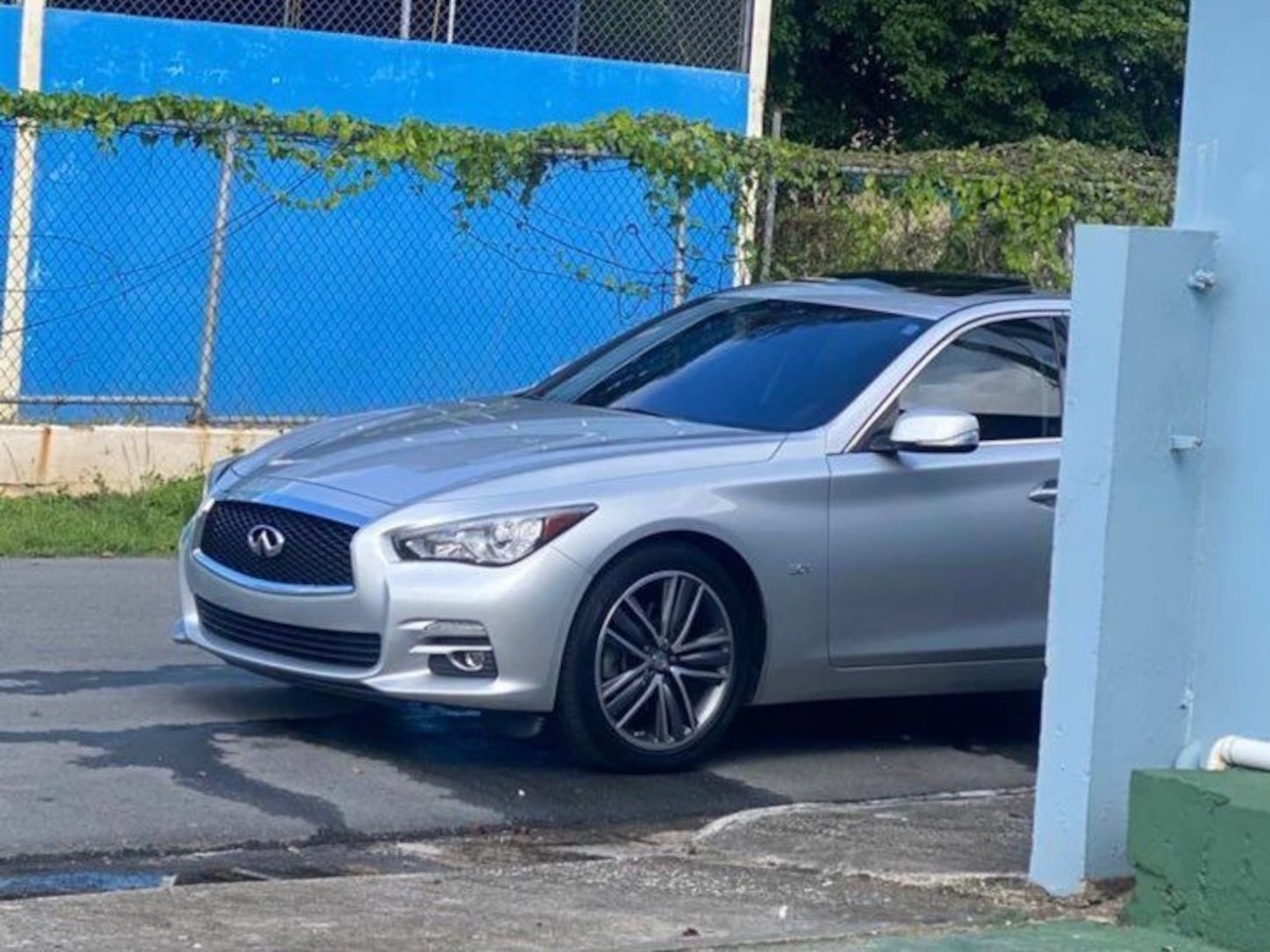 La teniente Karina Ojeda, directora de la división de Crímenes Mayores confirmó que el carro presenta señas de haber recibido un fuerte impacto, por lo que no descartan que el vehículo haya caído desde el puente, al lugar donde fue encontrado a casi cuatro años de la desaparición del joven.