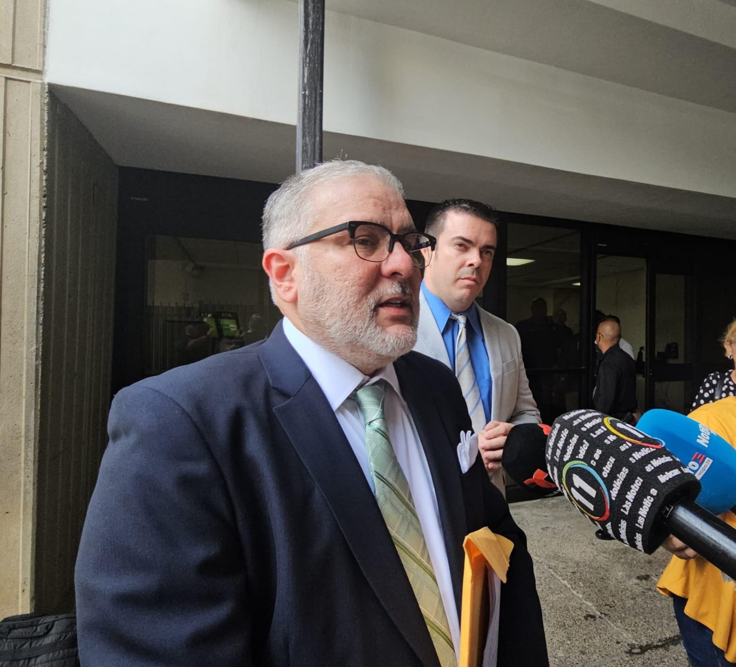 Fiscal Carlos J. Rodríguez en el Tribunal de Bayamón.