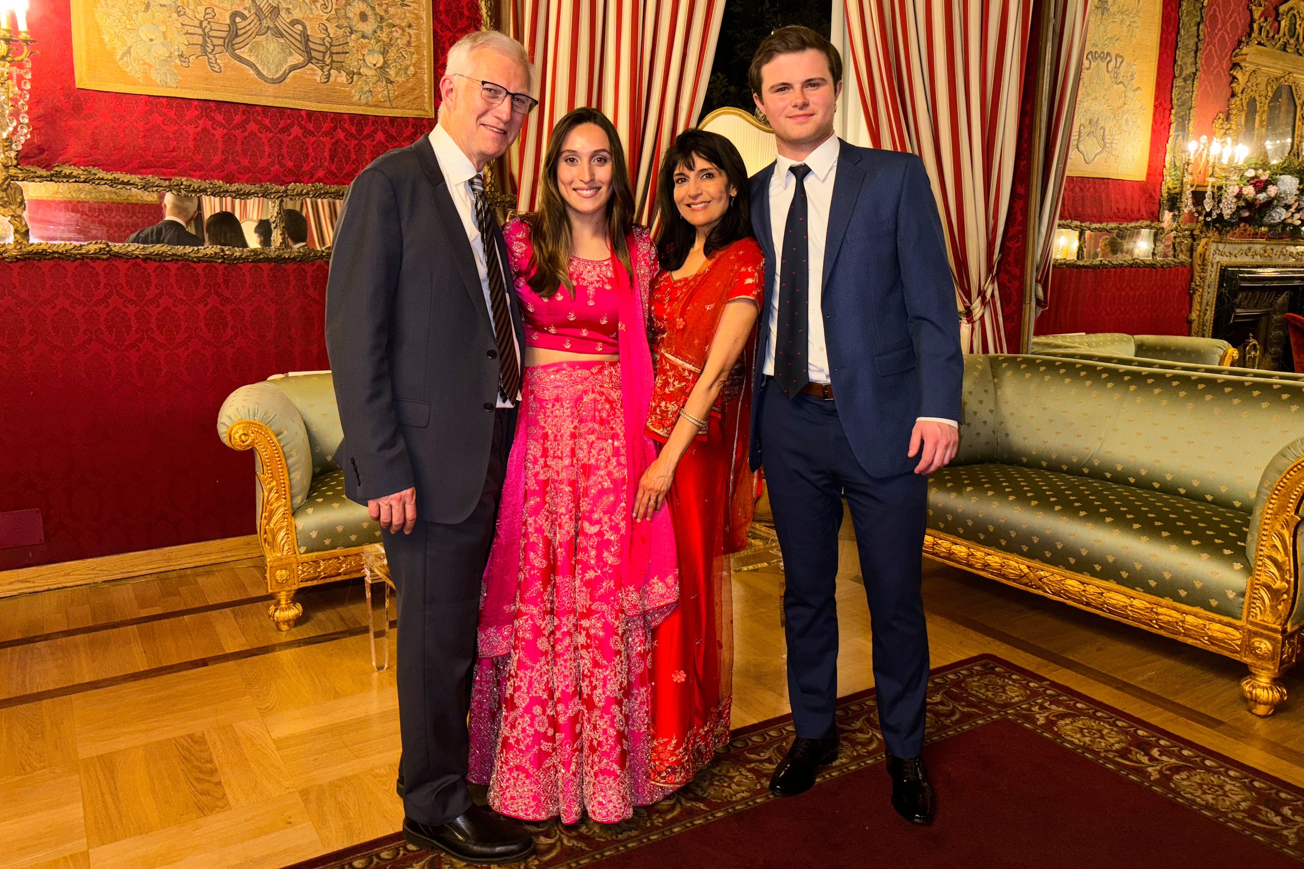 Dr. Michael Groff, Karenna Groff, Dr. Joy Saini y James Santoro. (Courtesy John Santoro via AP)