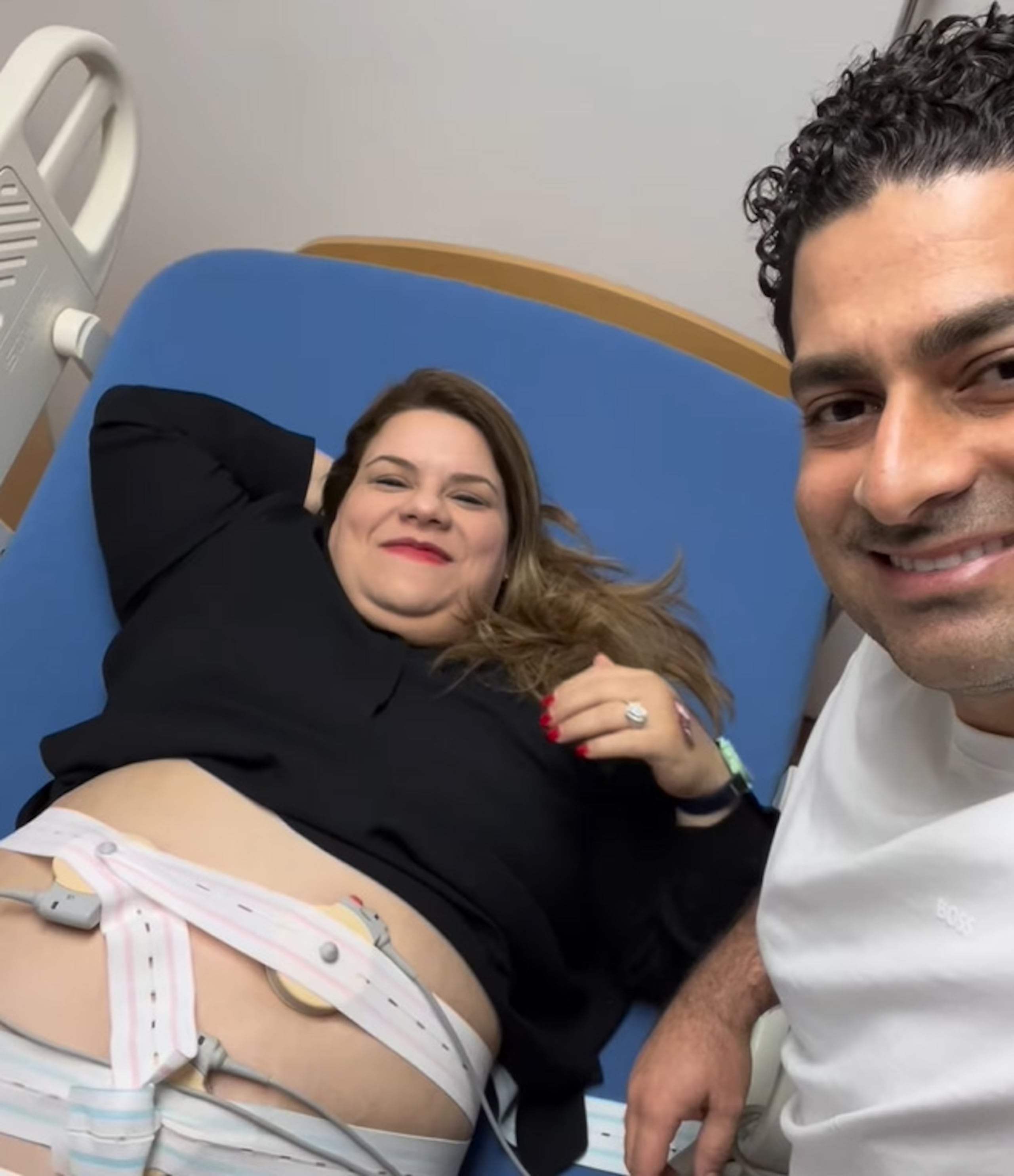 Jenniffer González, aquí junto a su esposo, compartió un vídeo de su embarazo en su cuenta de Instagram (jenniffergonzalezcolon).