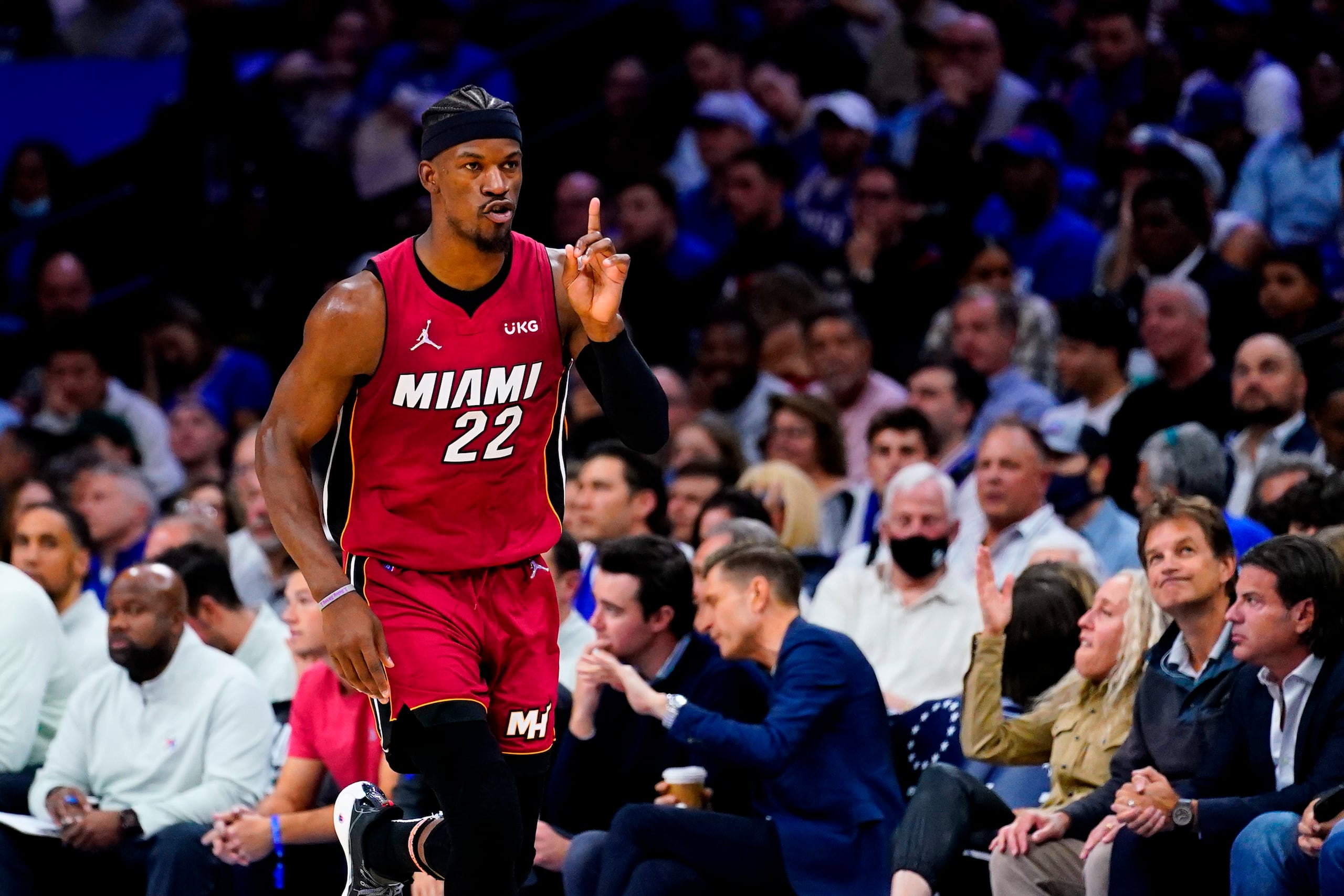 La posibilidad de un cambio es grande porque Jimmy Butler será agente libre al finalizar la temporada y el equipo no quiso extender su contrato antes de la vigente temporada.
