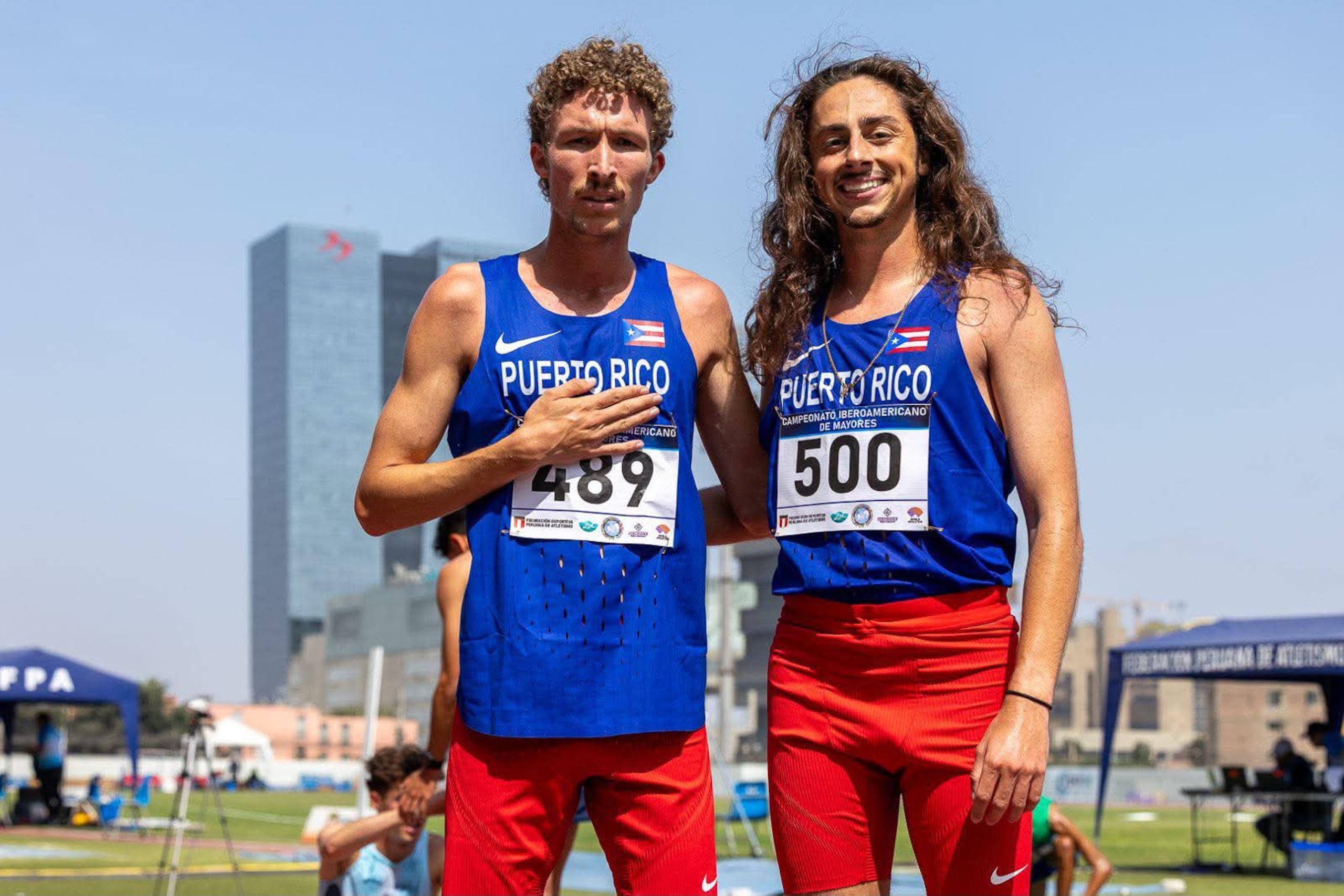 De izquierda a derecha, Paul Anthony Stafford y Brendan Gered Fraser en el Campeonato Iberoamericano de Atletismo en Perú.