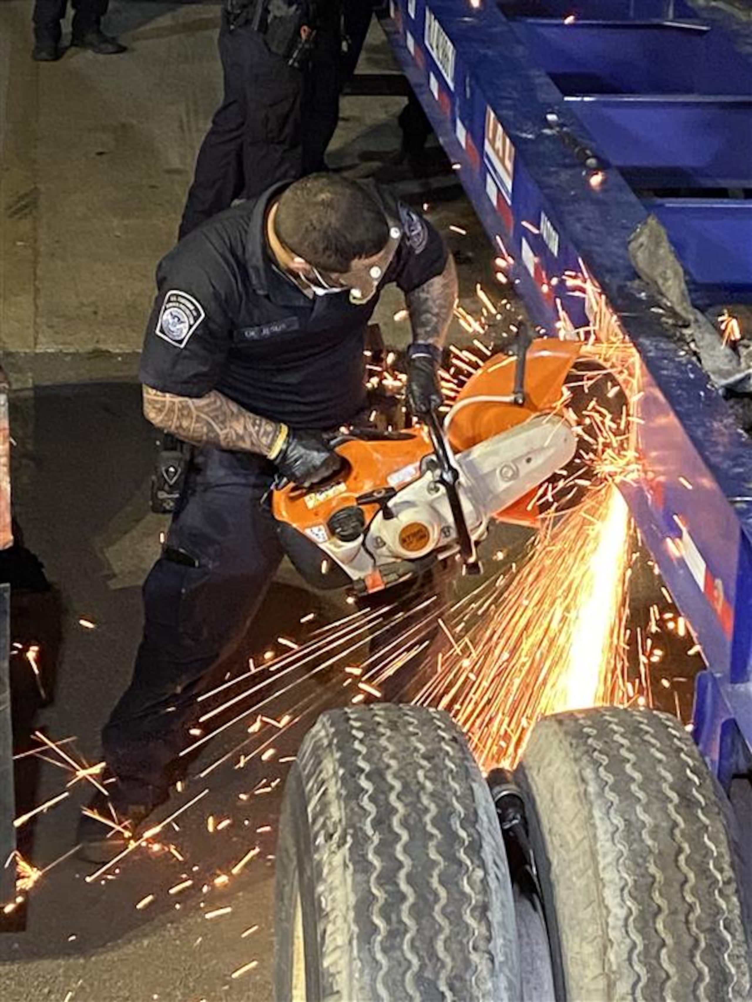 Agentes federales ocuparon cocaína oculta en los chasis de tres contenedores en un buque procedente de la República Dominicana.