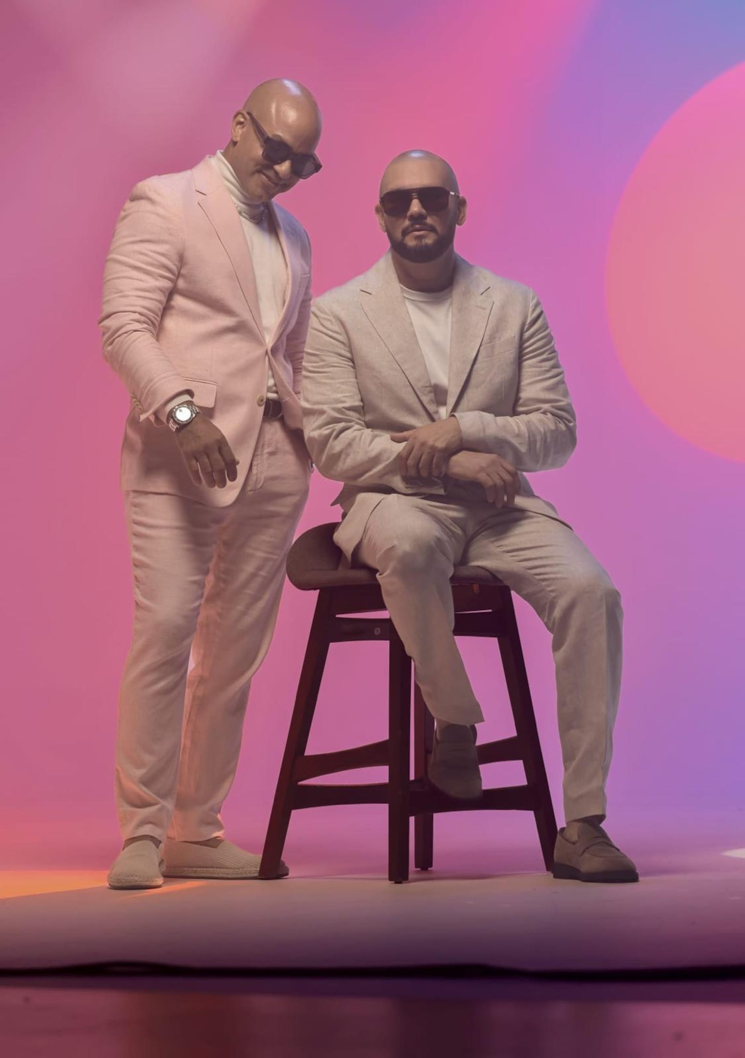 Los intérpretes tomaron menos de dos semanas para trabajar la nueva versión del tema y su video musical.