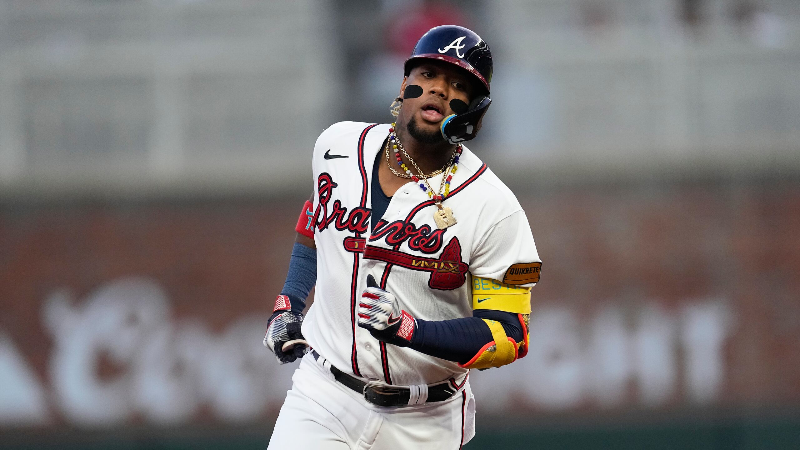 El guardabosque Ronald Acuña Jr. es una estrella en las Mayores.