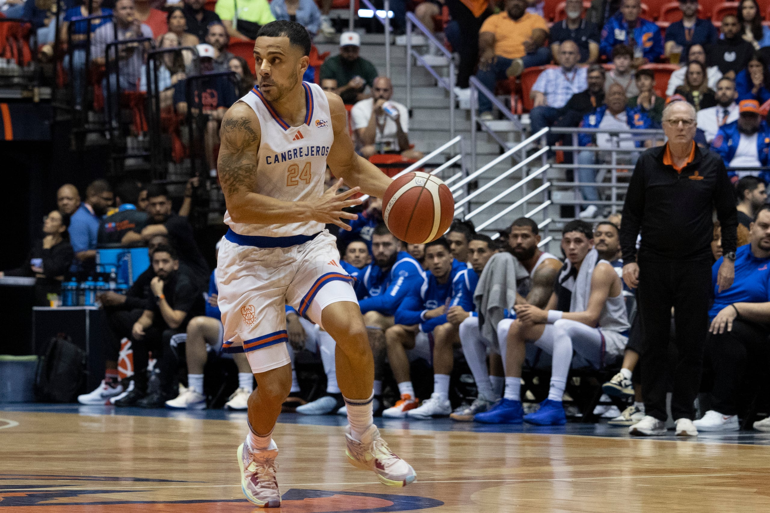 Ángel Rodríguez debutó el lunes con los Cangrejeros de Santurce.